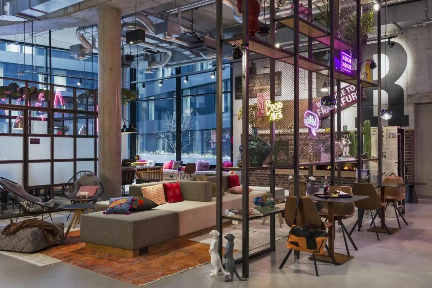 Moxy Frankfurt City Center Bar