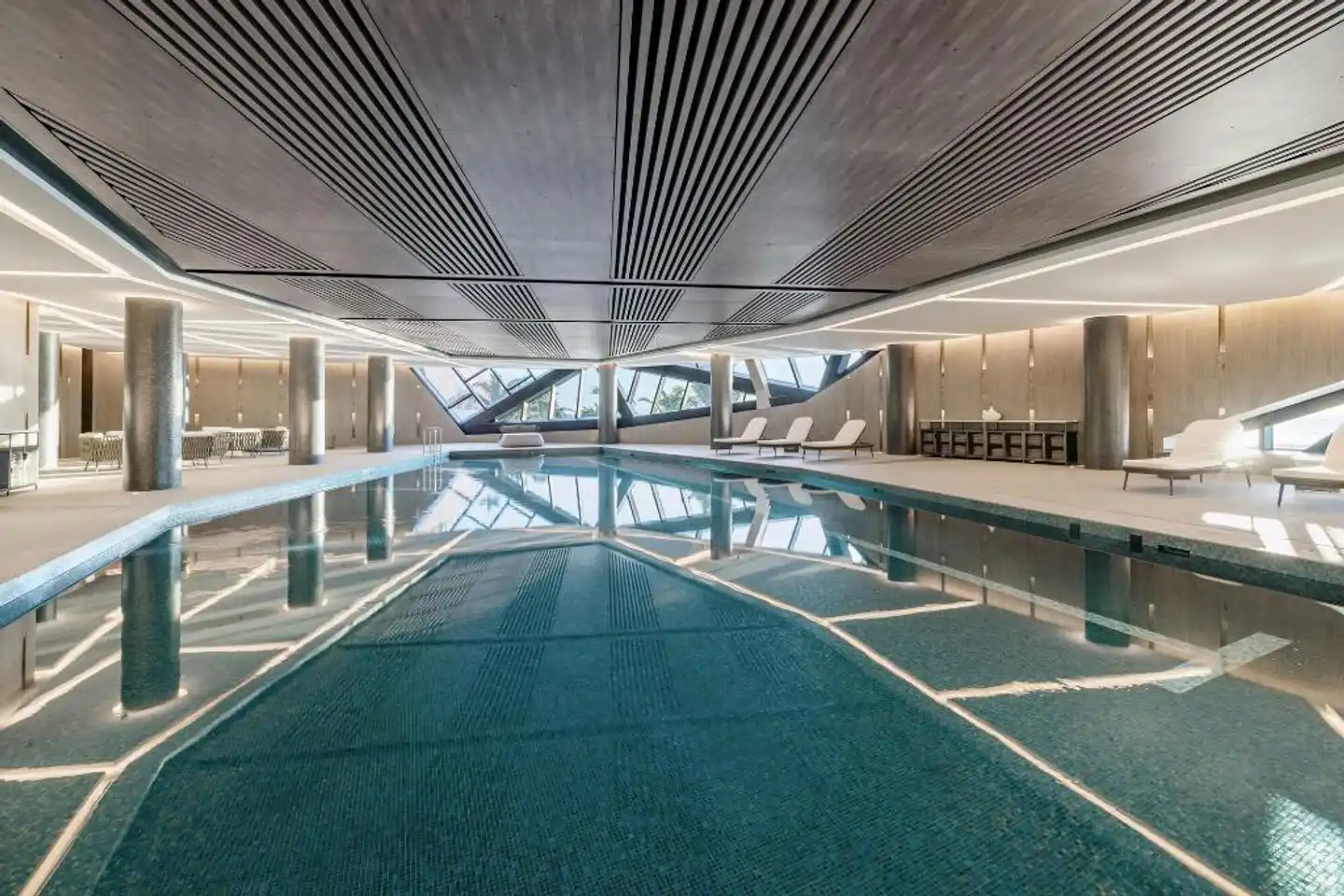 The Langham, Gold Coast and Jewel Residences Hallenbad