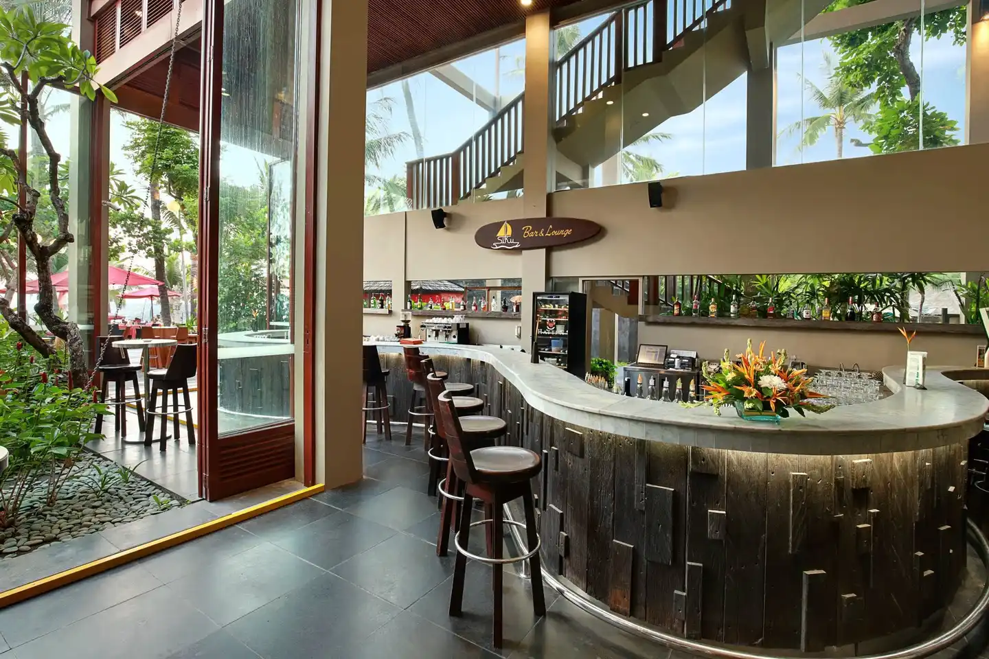 Legian Beach Hotel BAR