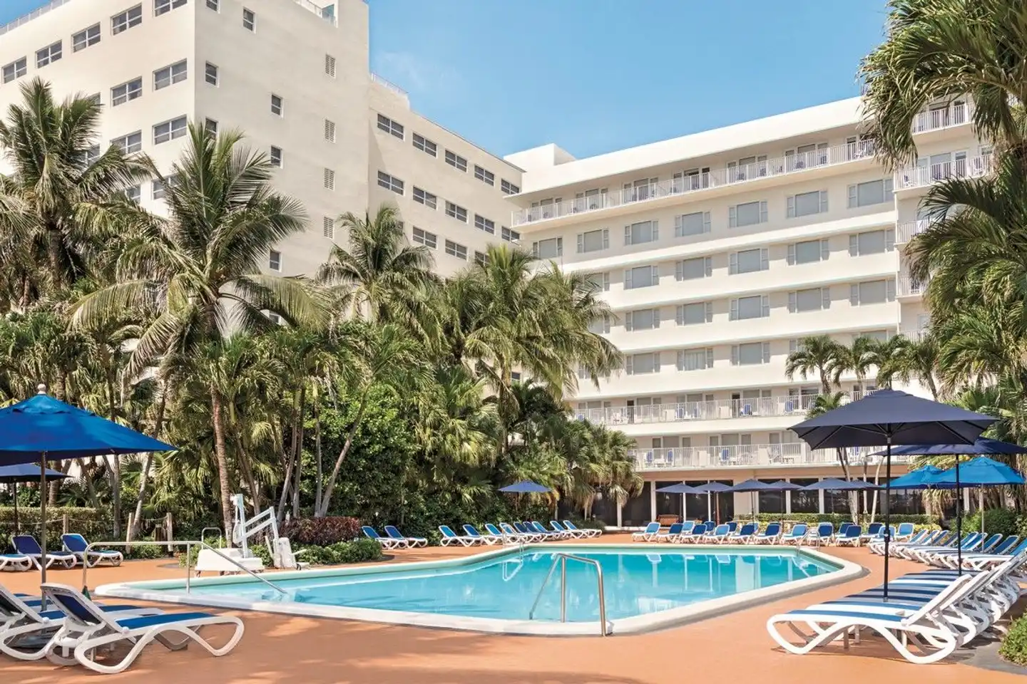 Radisson Resort Miami Beach Pool