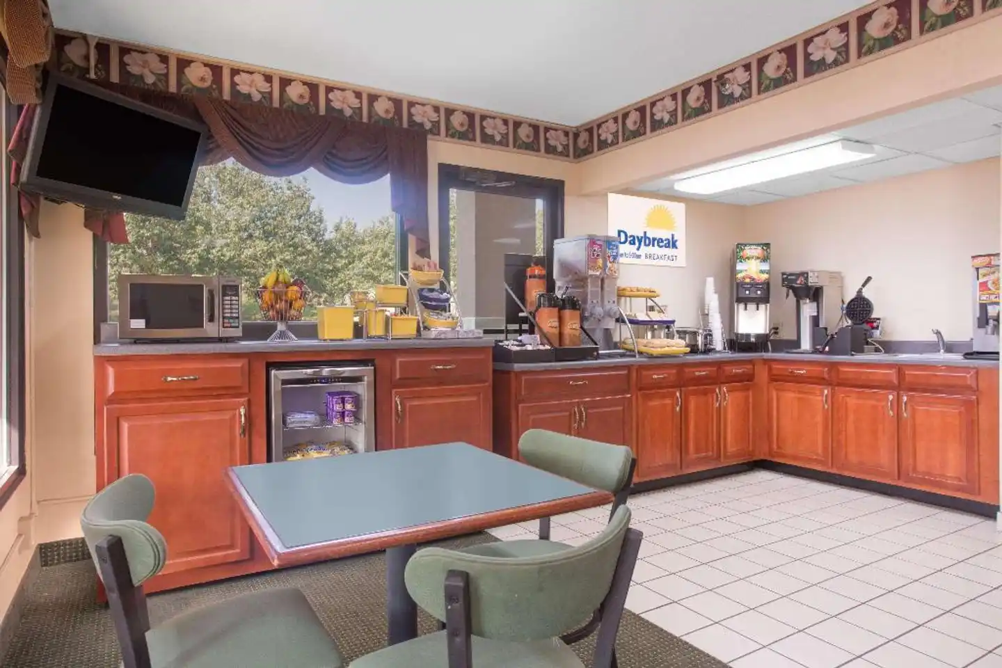 Days Inn by Wyndham Dublin GA Bar