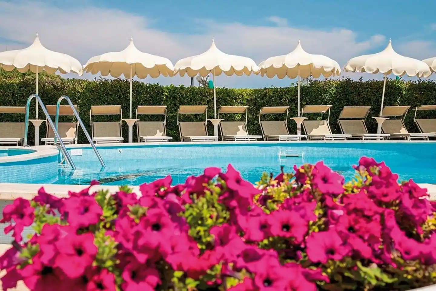 Galassia Pool
