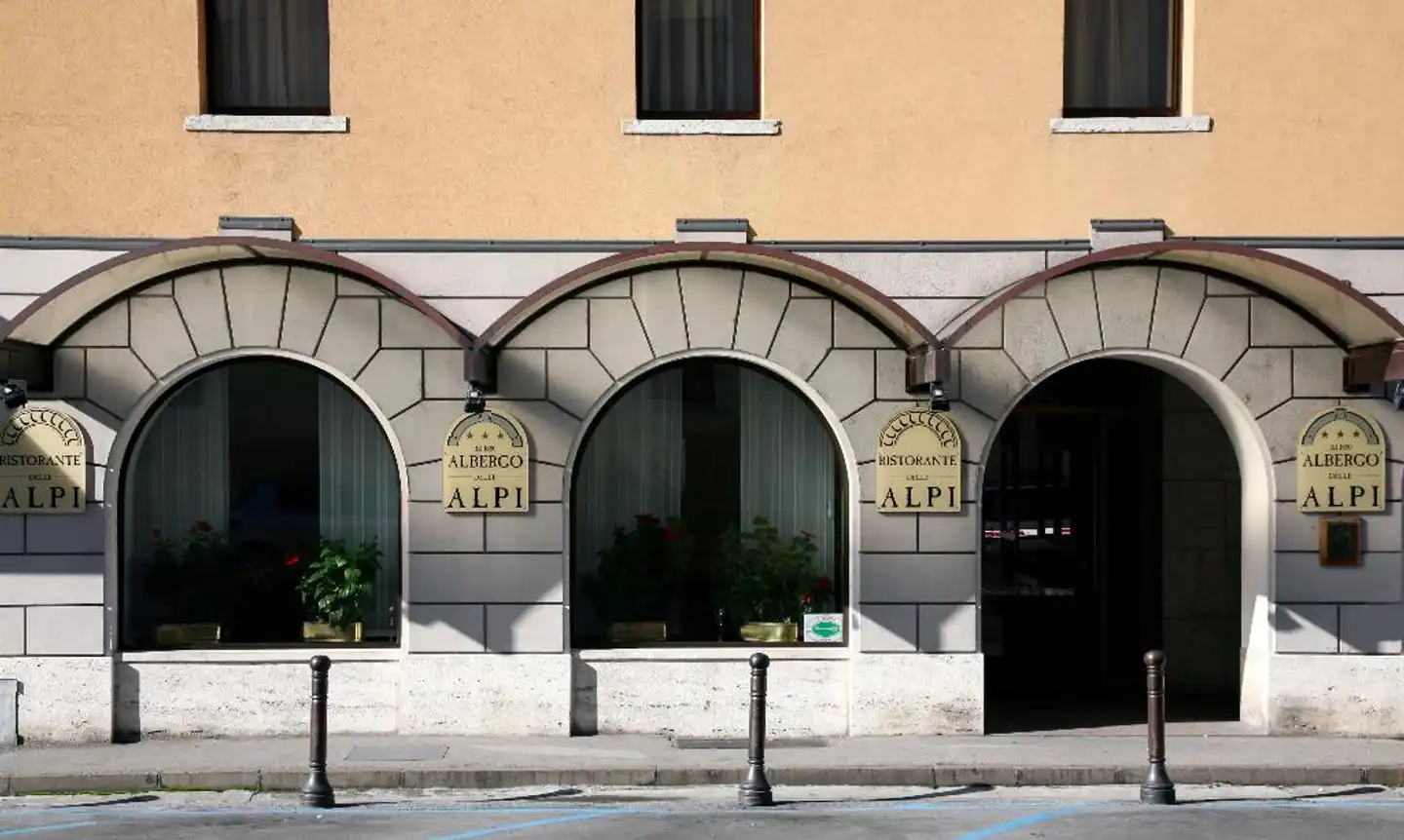 Albergo Delle Alpi Aussenansicht