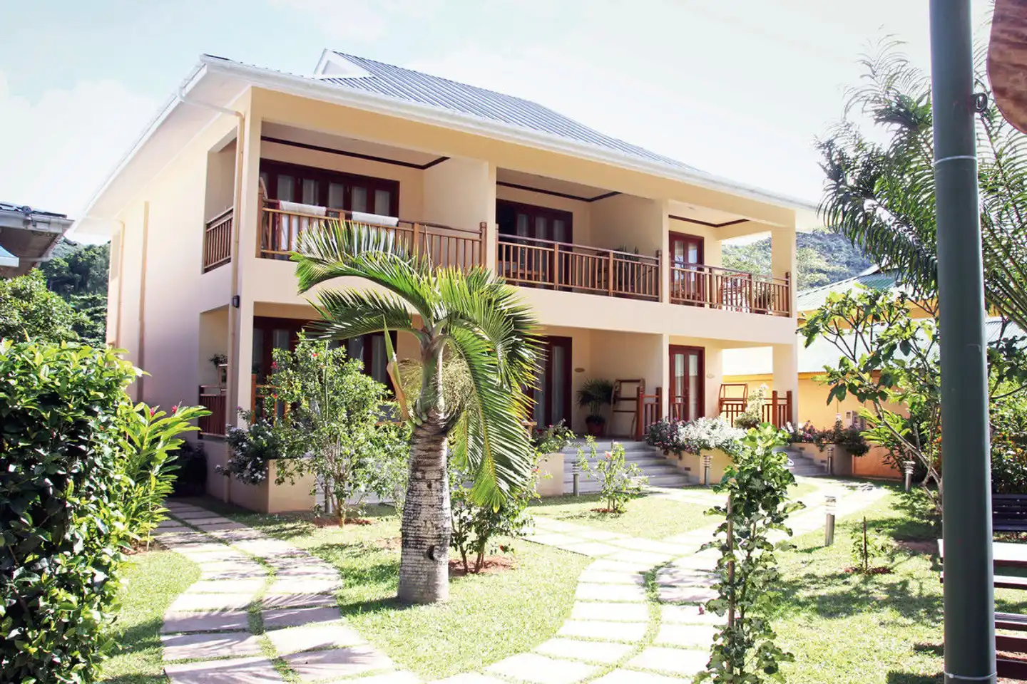 Pirogue Lodge Aussenansicht
