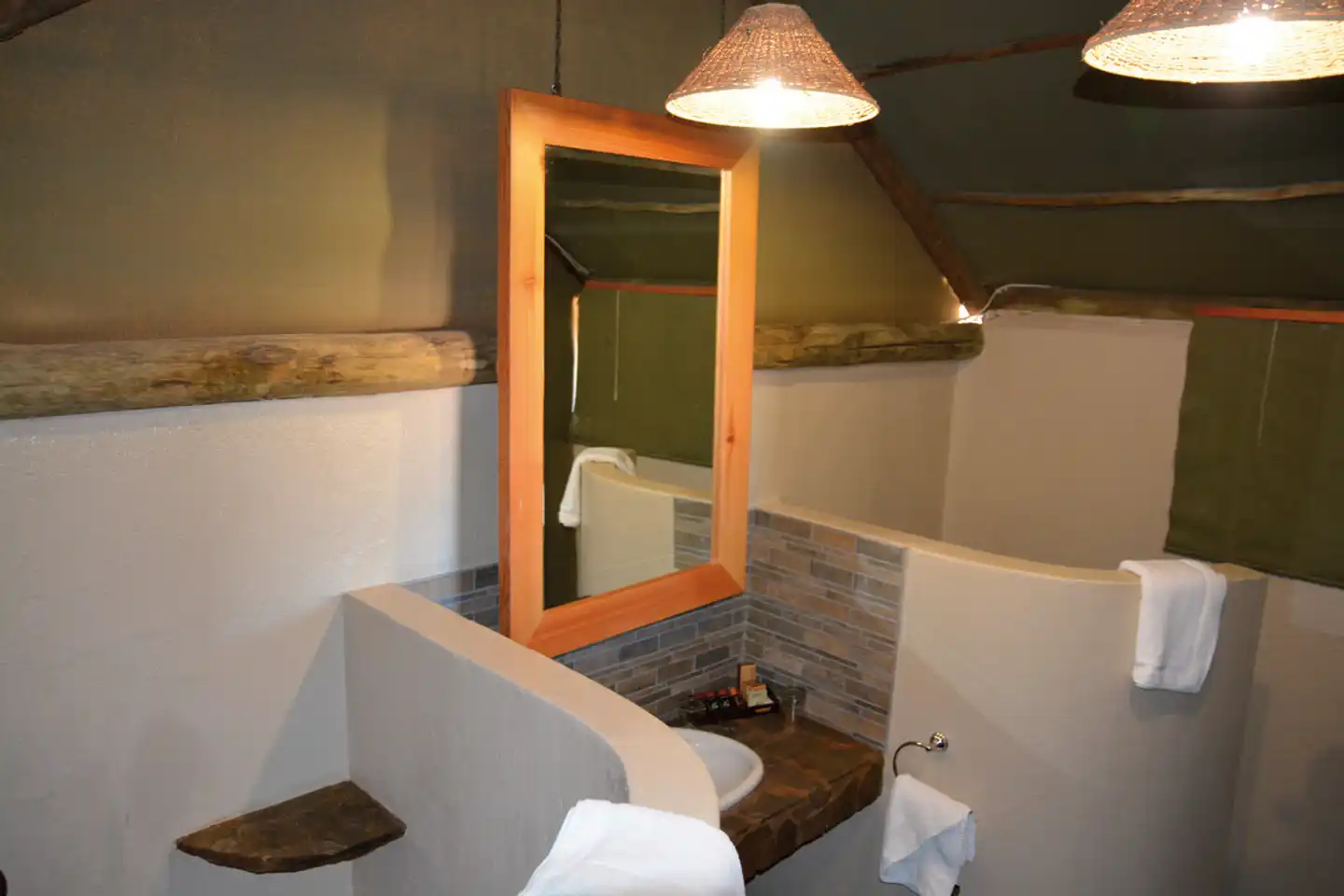 Intu Afrika - Suricate Kalahari Tented Lodge Badezimmer