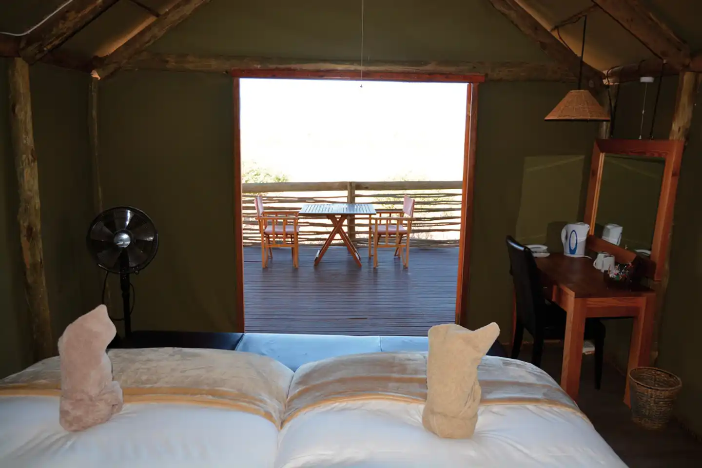 Intu Afrika - Suricate Kalahari Tented Lodge Wohnbeispiel
