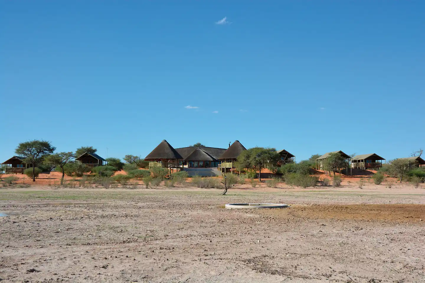 Intu Afrika - Suricate Kalahari Tented Lodge Aussenansicht