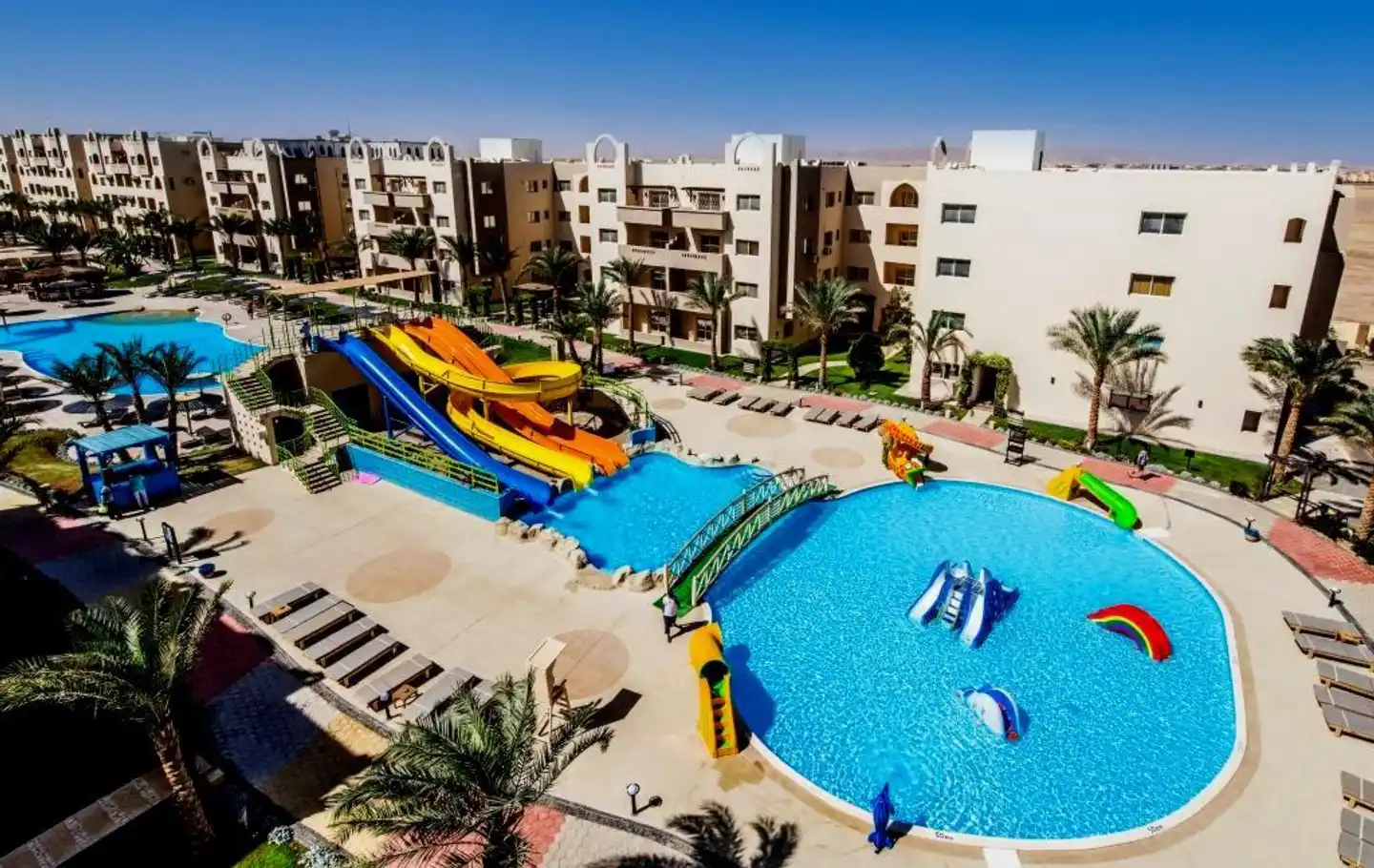 El Karma Aqua Beach Resort Pool