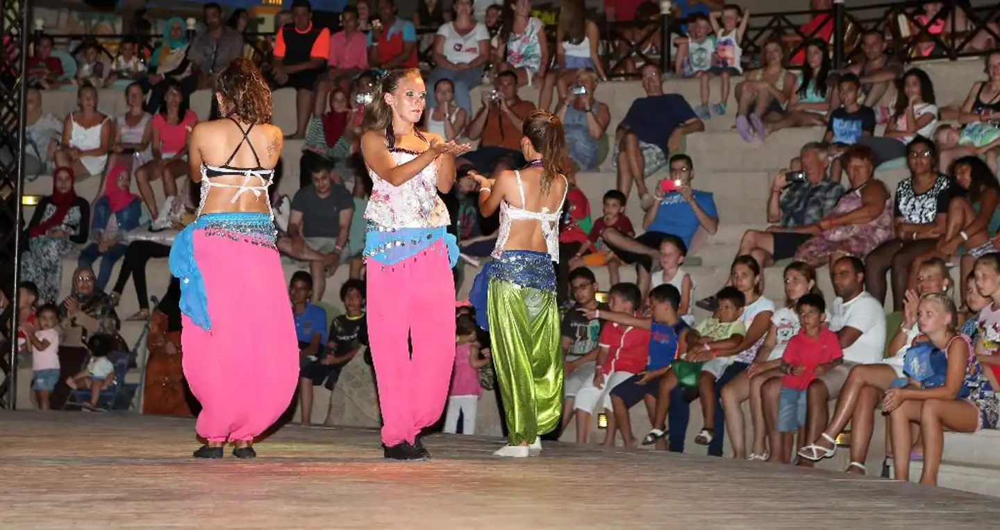 El Karma Aqua Beach Resort Personen