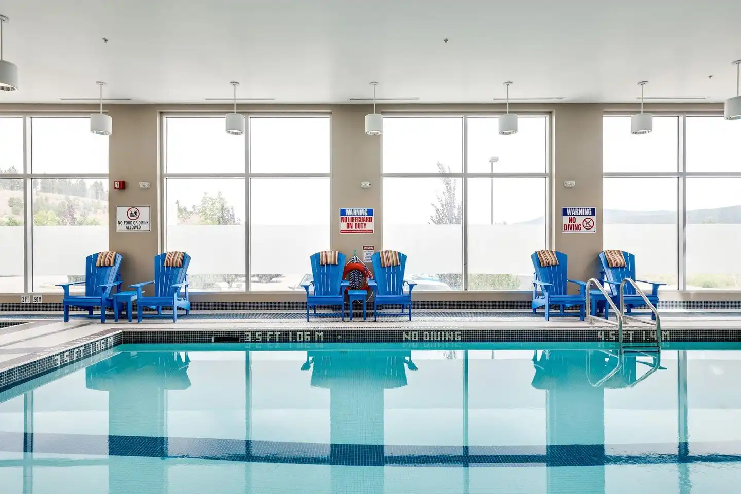 Four Points by Sheraton Kelowna Airport Hallenbad