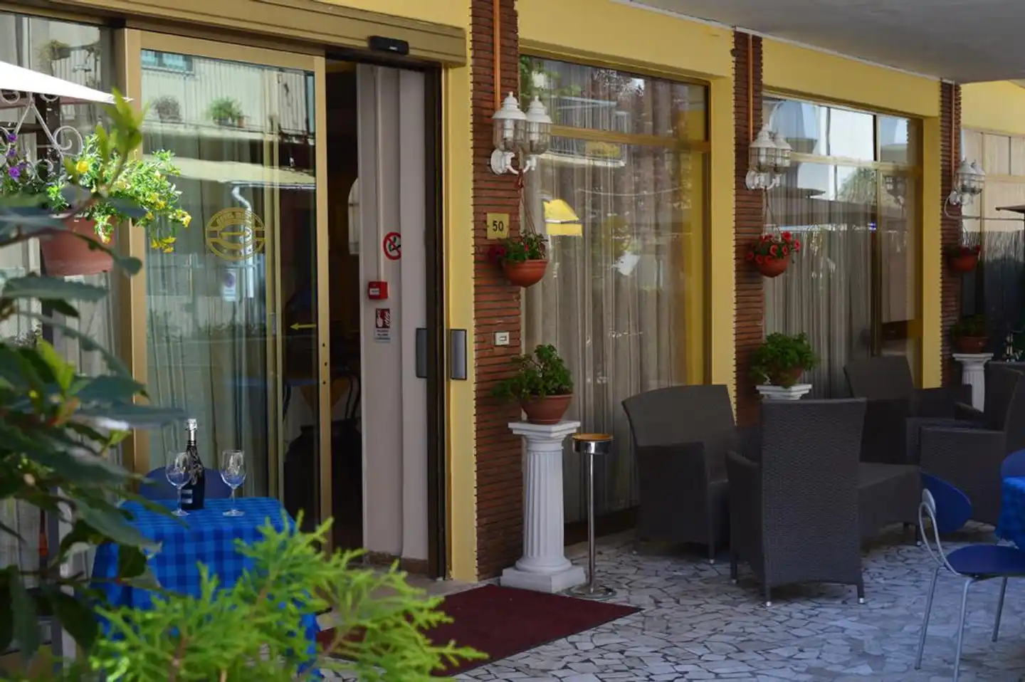 Cirene Lobby