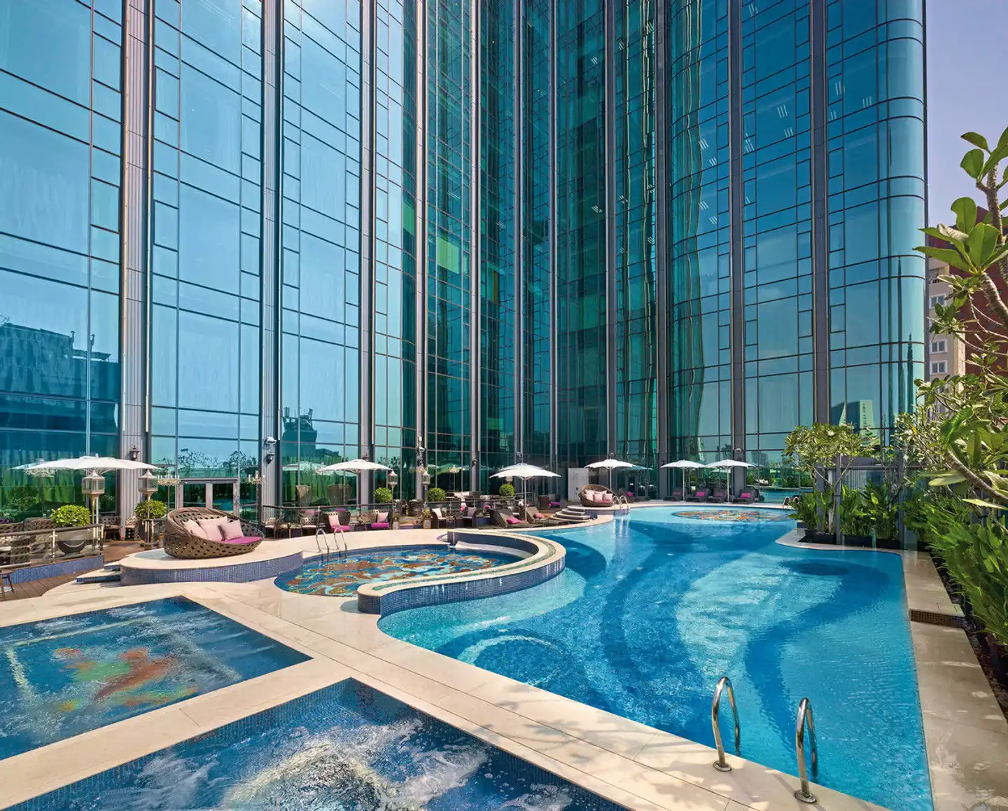 The Reverie Saigon Hallenbad