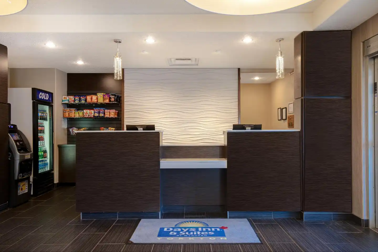 Days Inn & Suites by Wyndham Yorkton Lobby