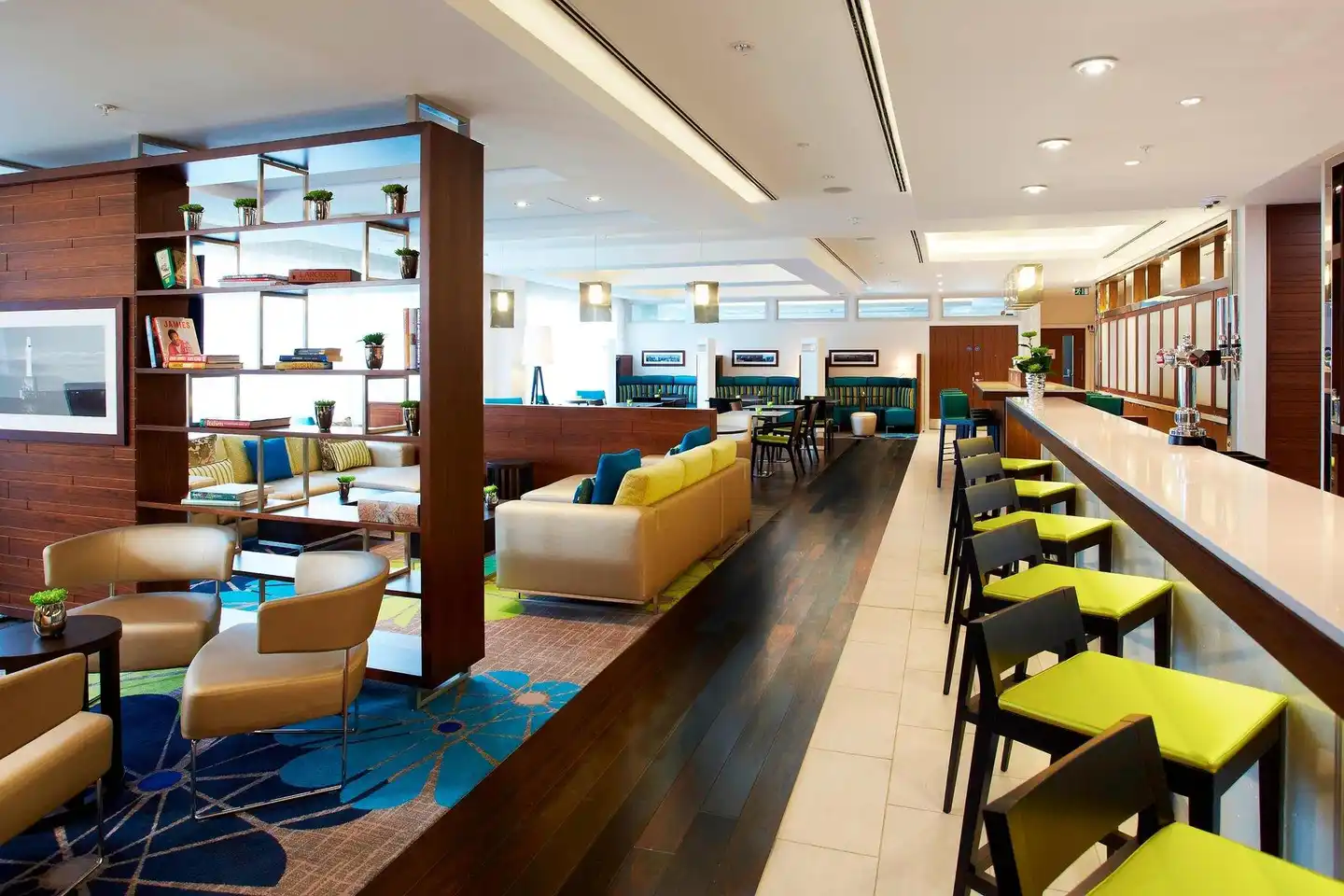 Courtyard by Marriott Aberdeen Airport Bar
