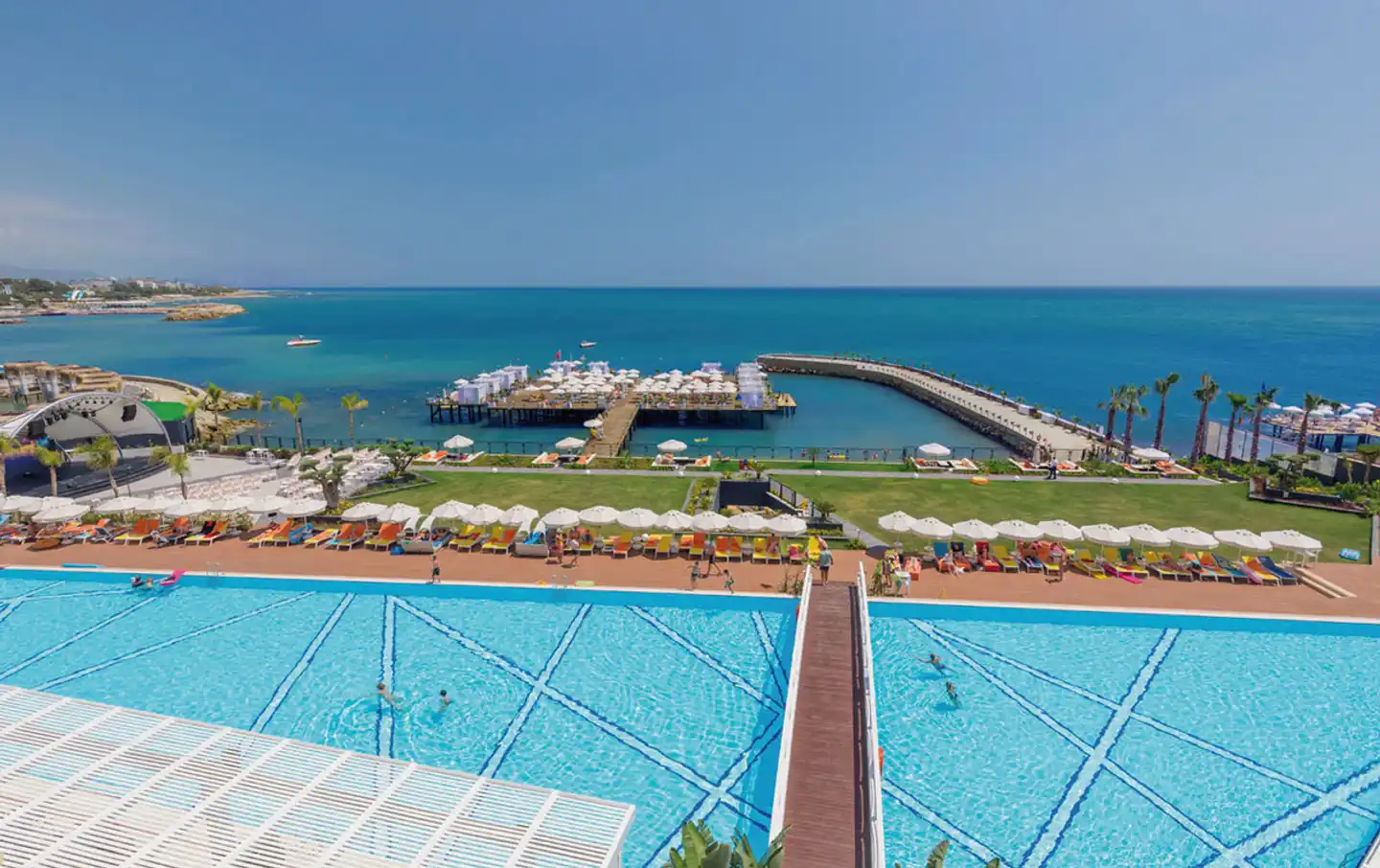 Sirius Deluxe Pool