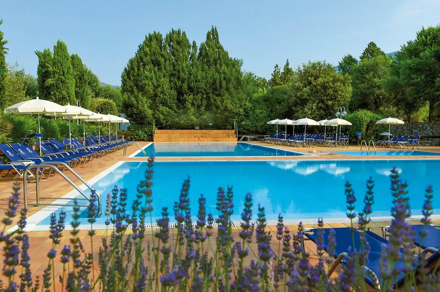 Iseolago Pool