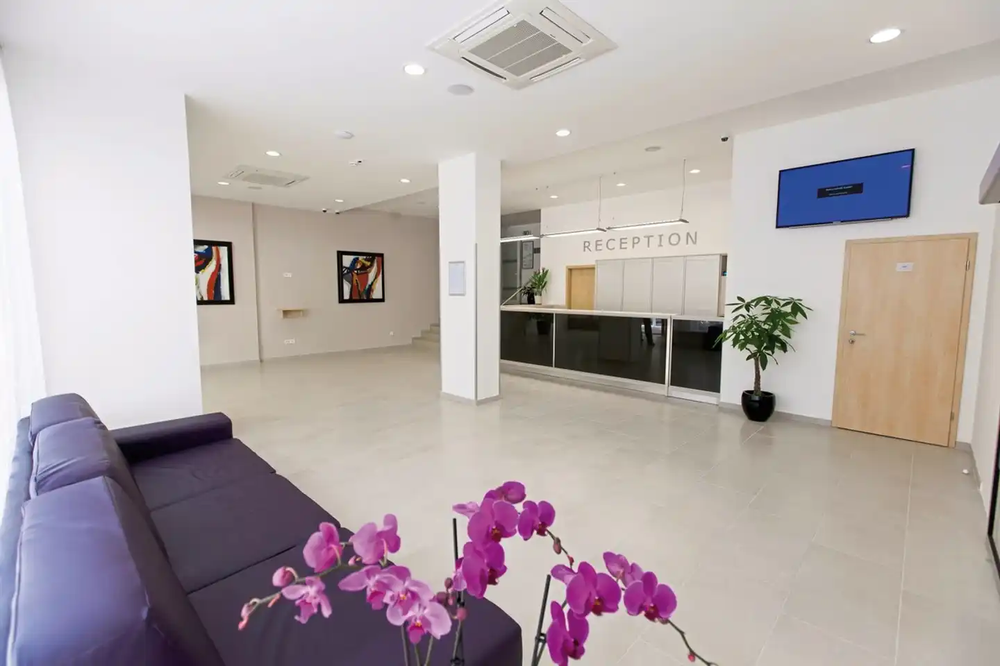 Slaven Lobby
