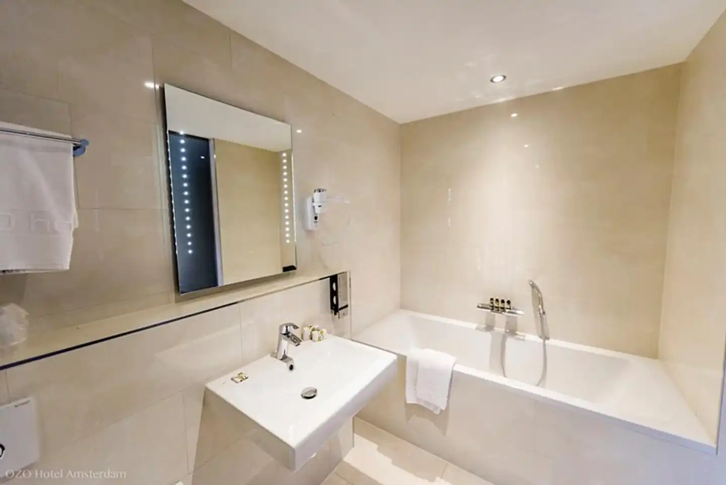 Ozo Hotel Amsterdam Badezimmer