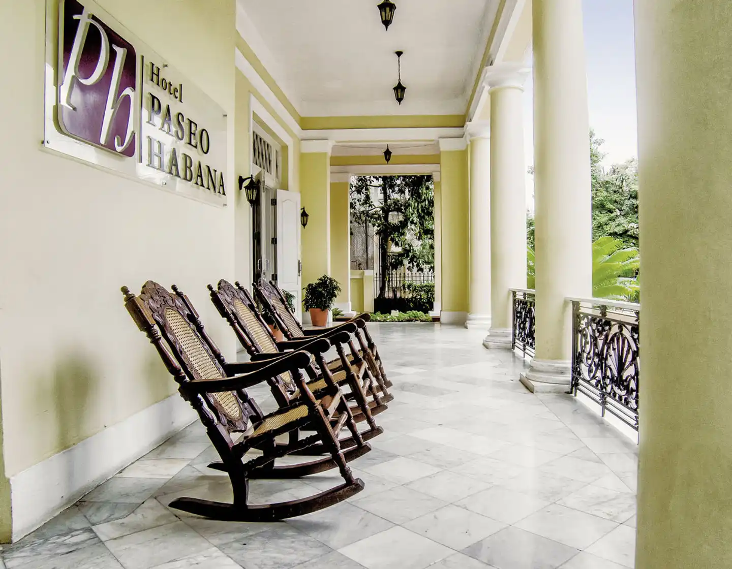 Paseo Habana Lobby