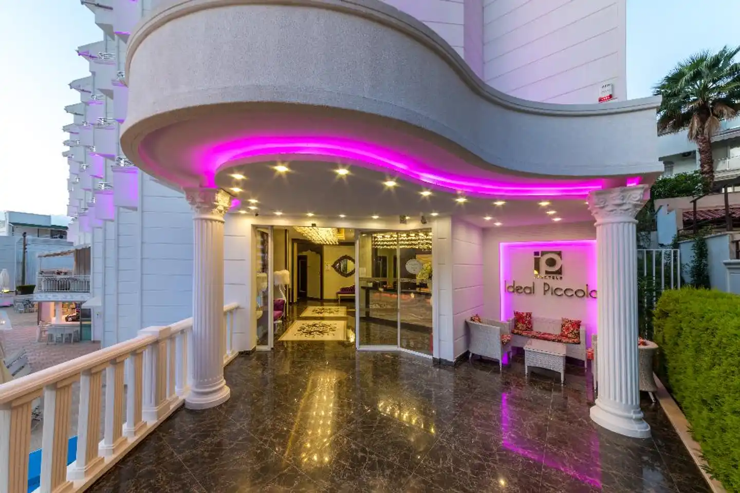 Piccolo Dream Hotel Lobby