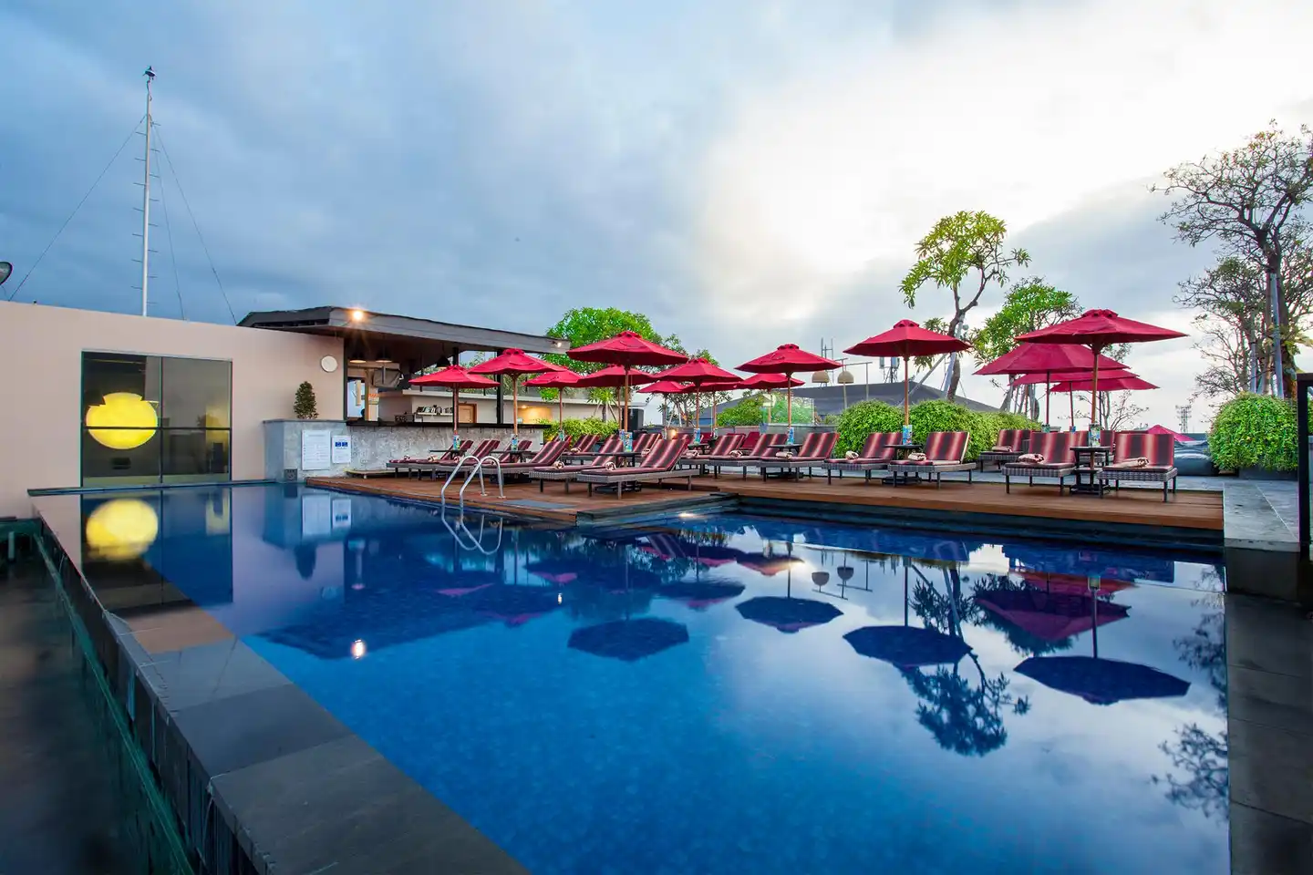 SEVN Legian Hotel Pool