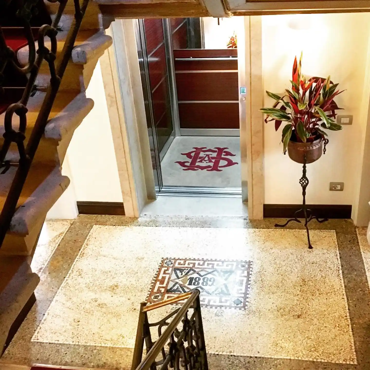 Sant'Antonin Lobby