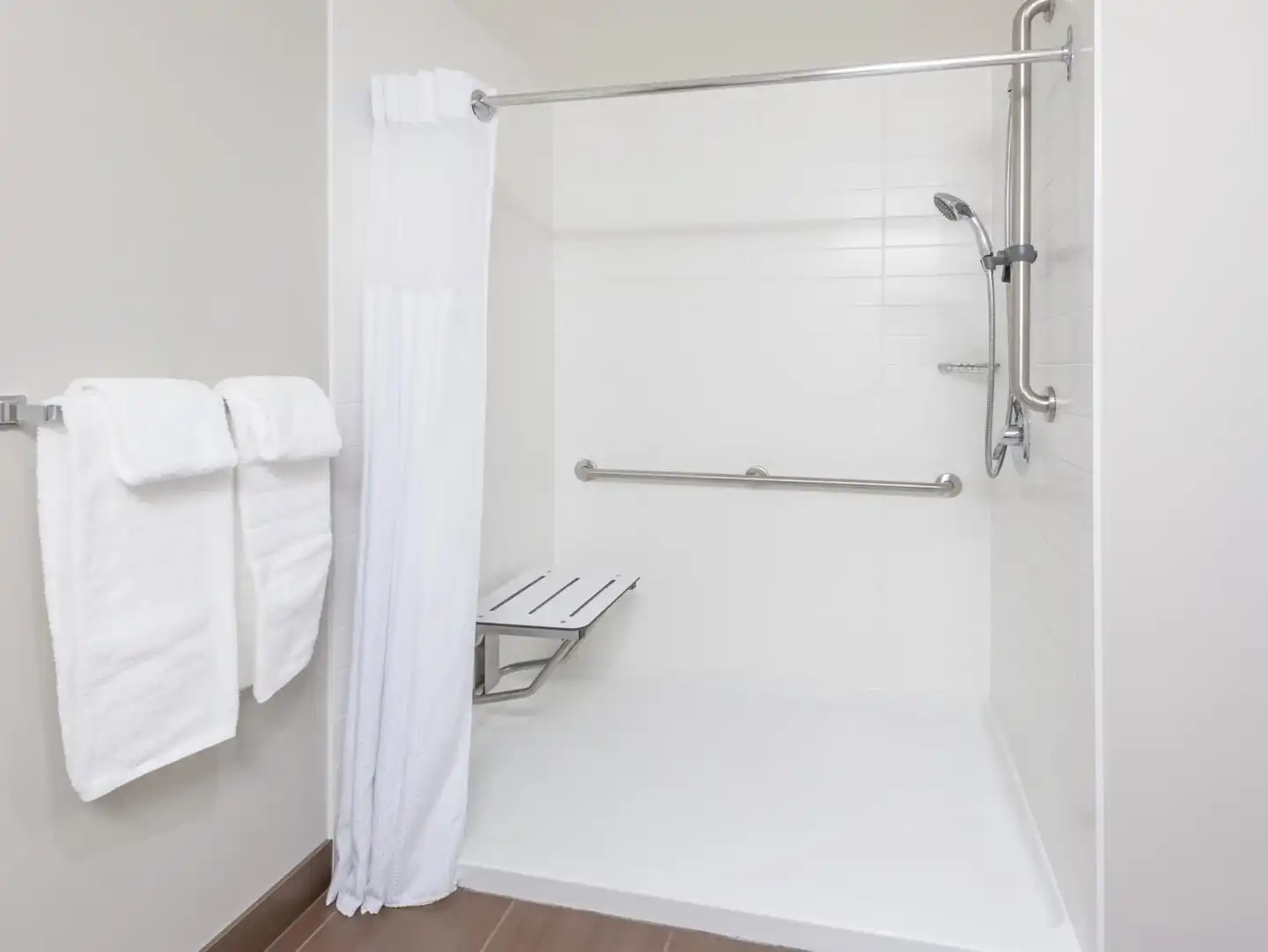 Microtel Inn & Suites by Wyndham Fort St John Badezimmer