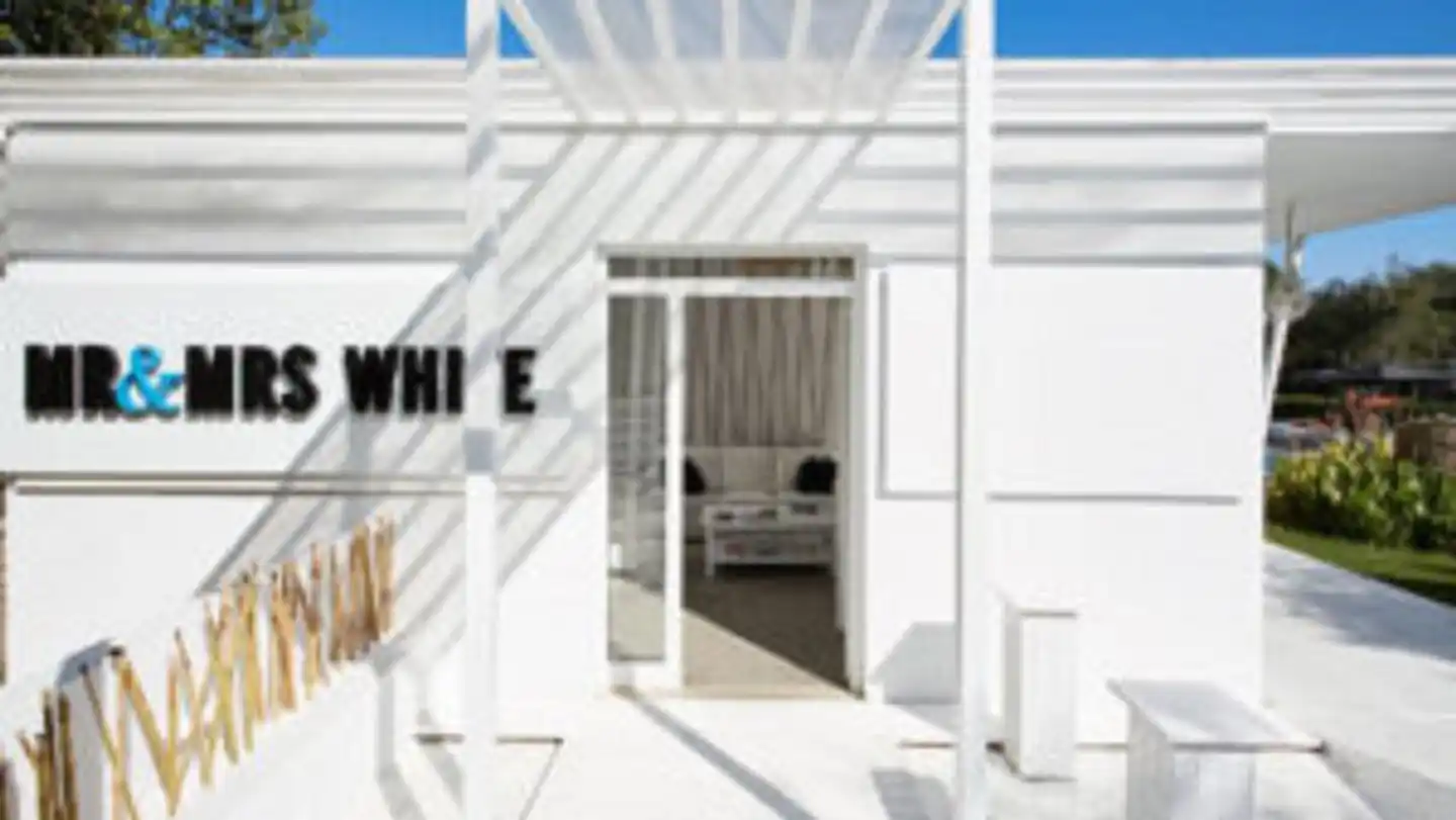 Mr & Mrs White Corfu Terrasse