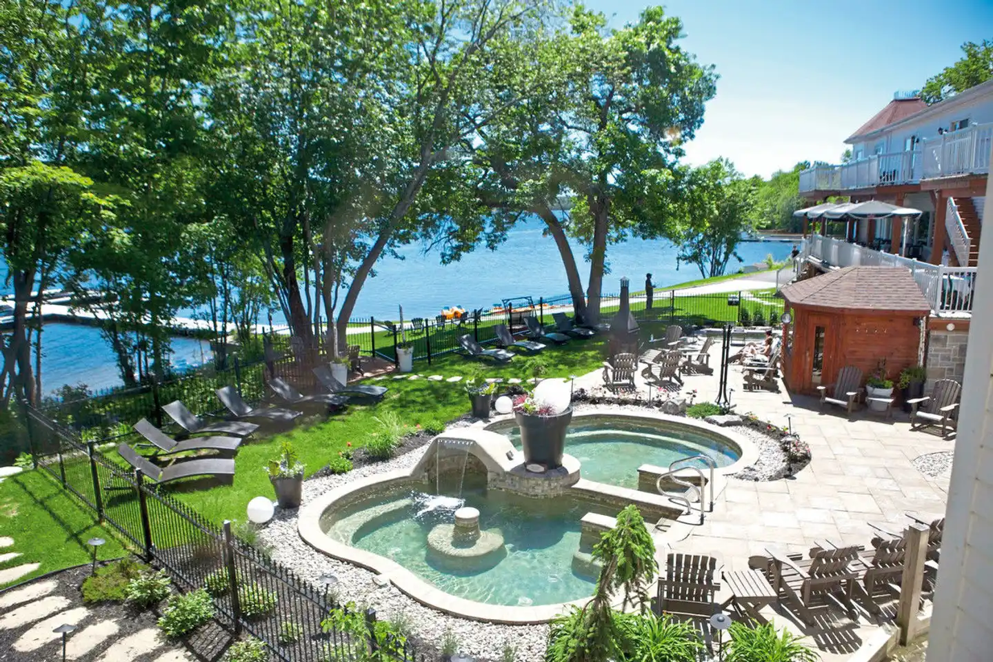 Manoir du Lac William Pool