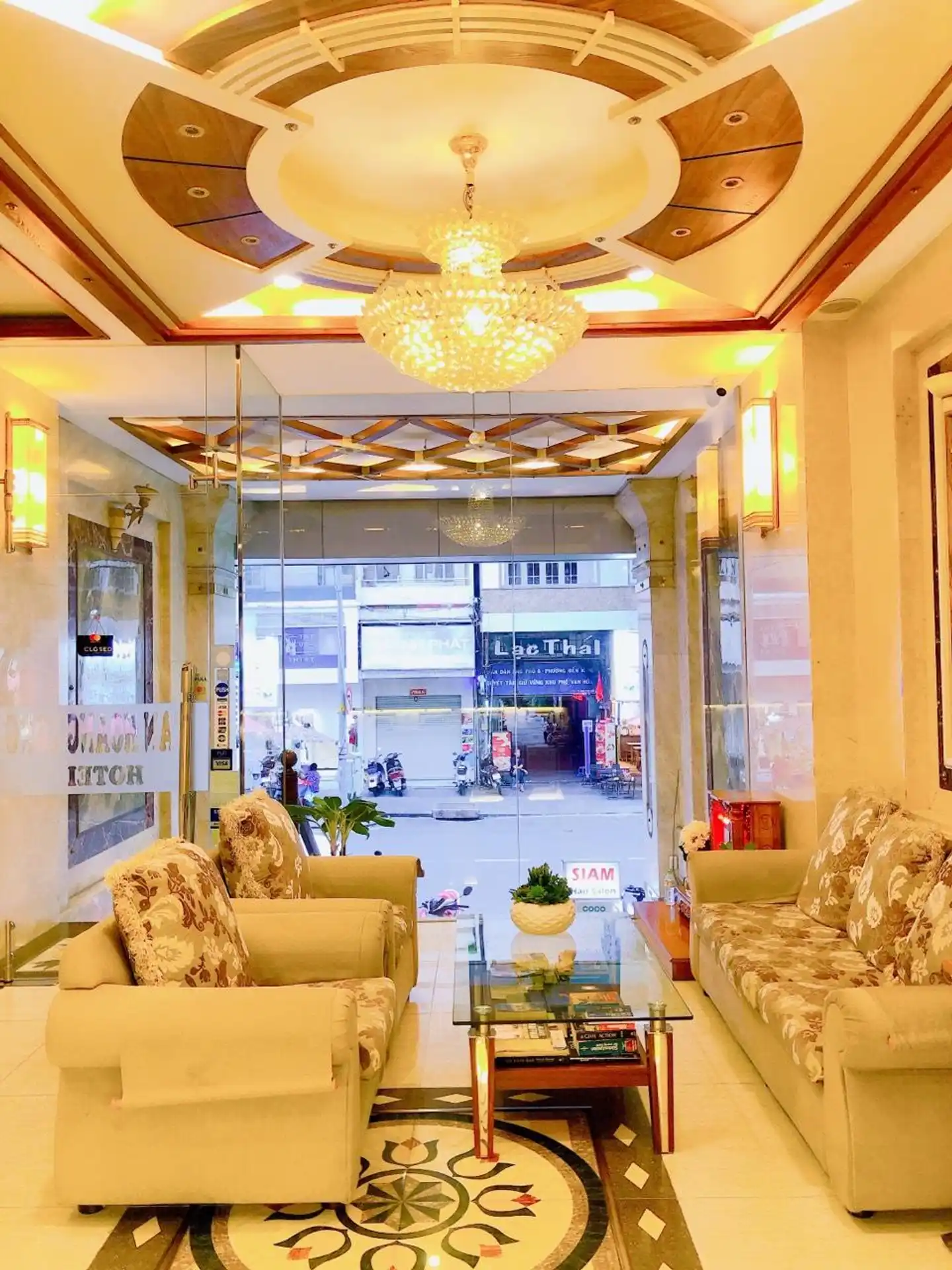 Tan Hoang Long Hotel Lobby
