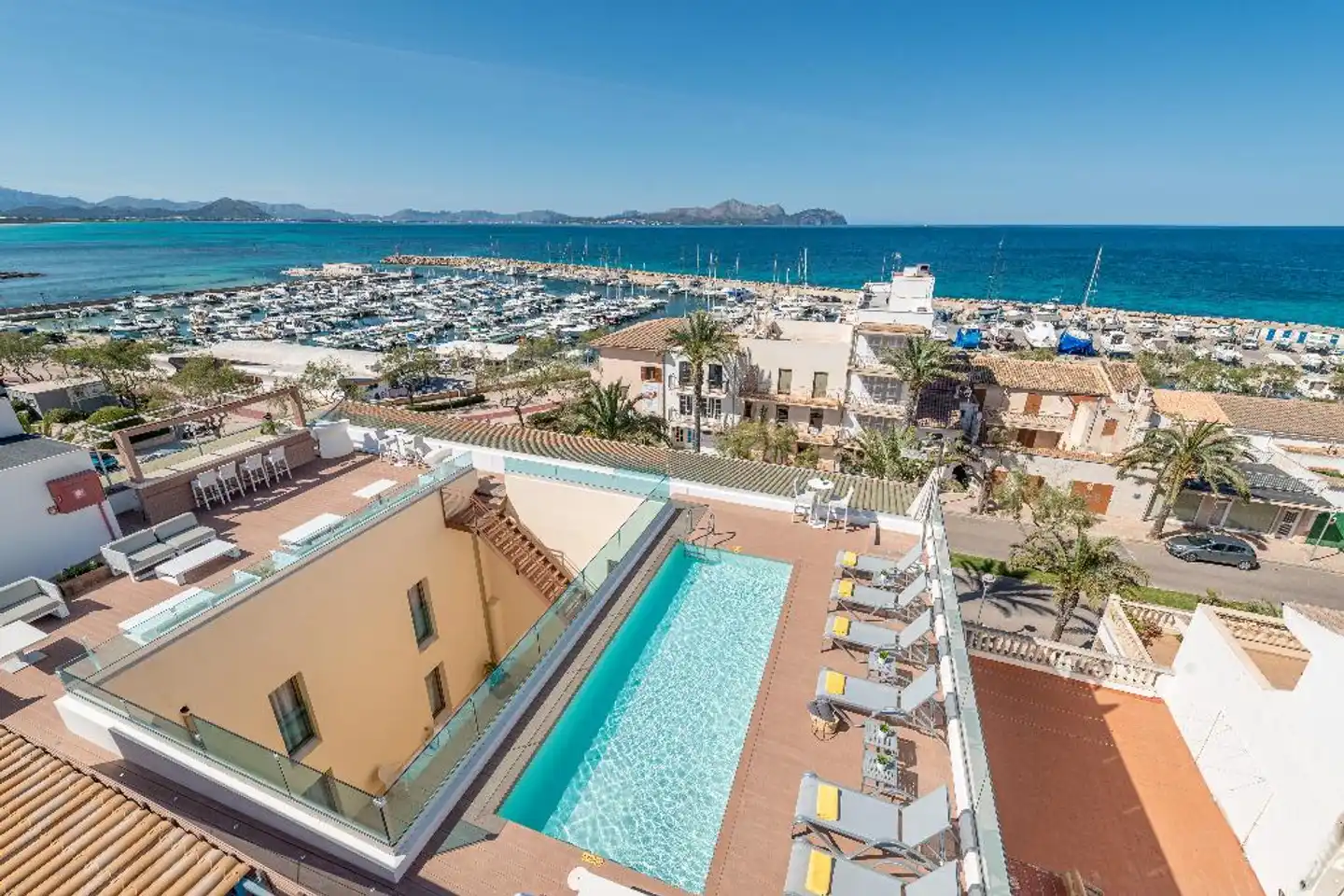 Llaut Boutique Pool
