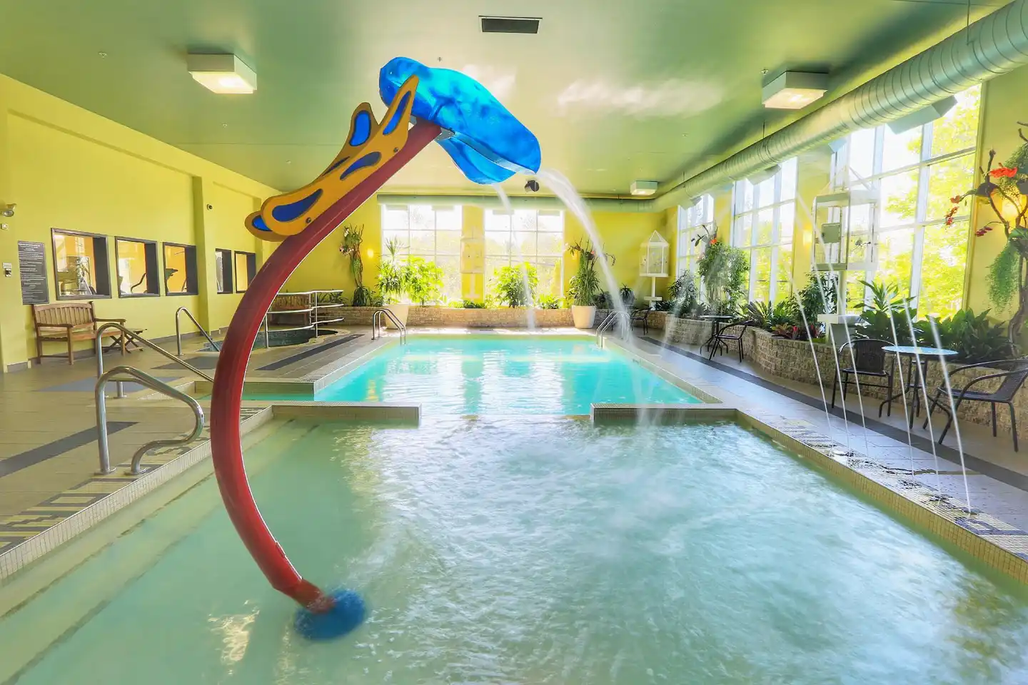Days Inn by Wyndham Levis Hallenbad