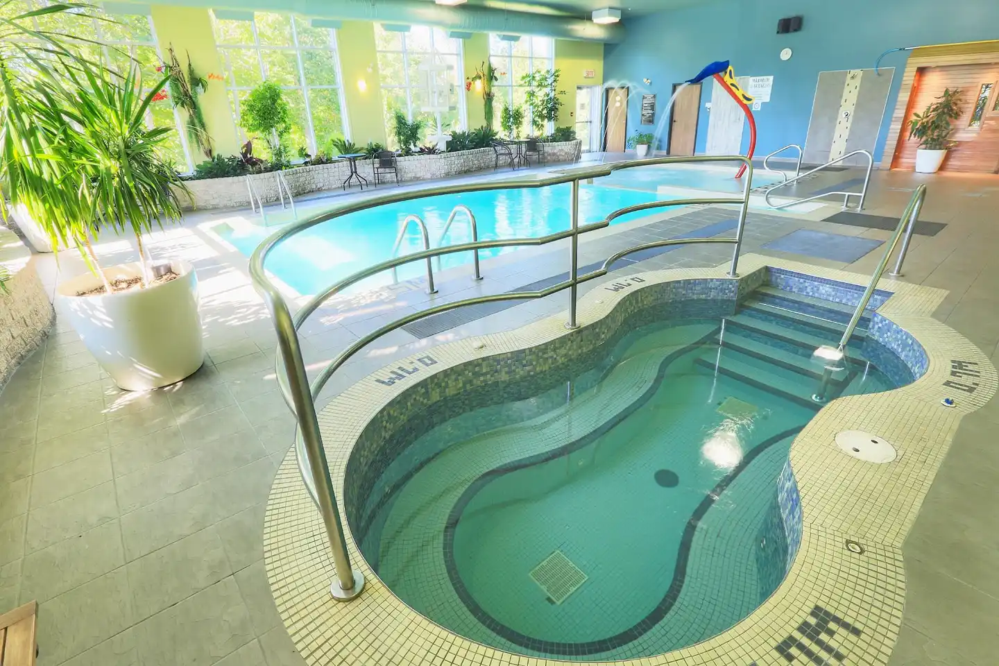 Days Inn by Wyndham Levis Hallenbad