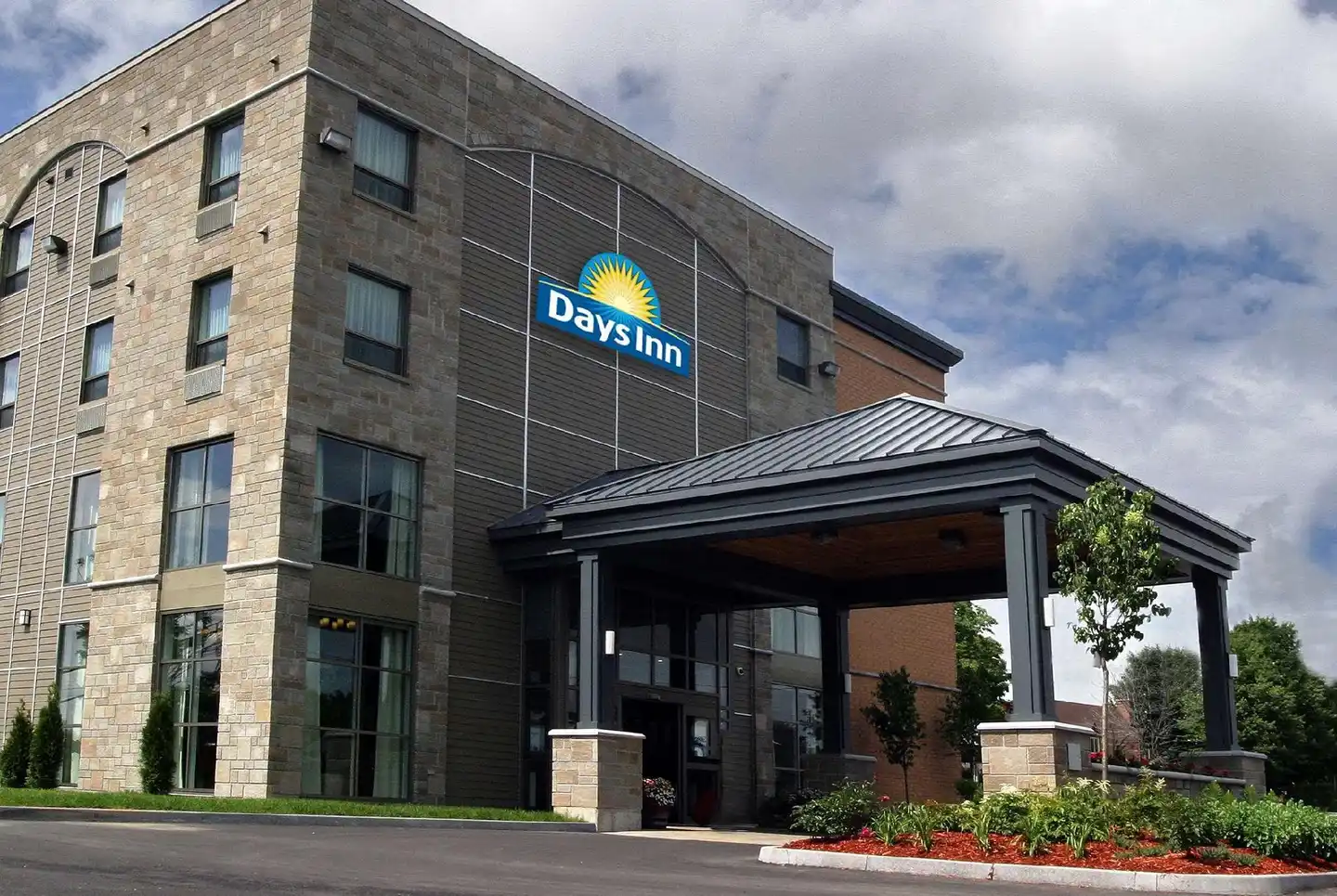 Days Inn by Wyndham Levis Aussenansicht