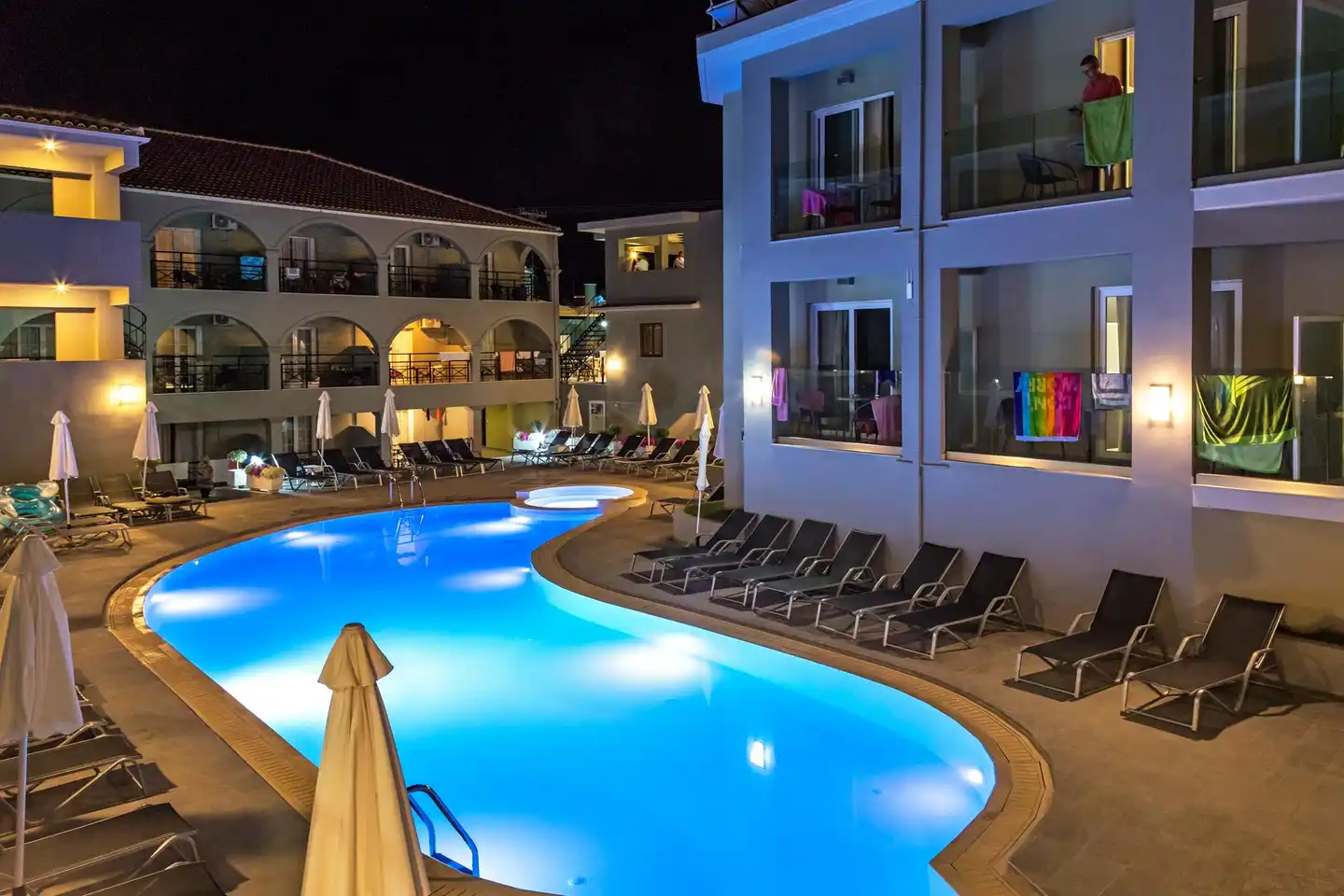 White Olive Premium Hotel Pool