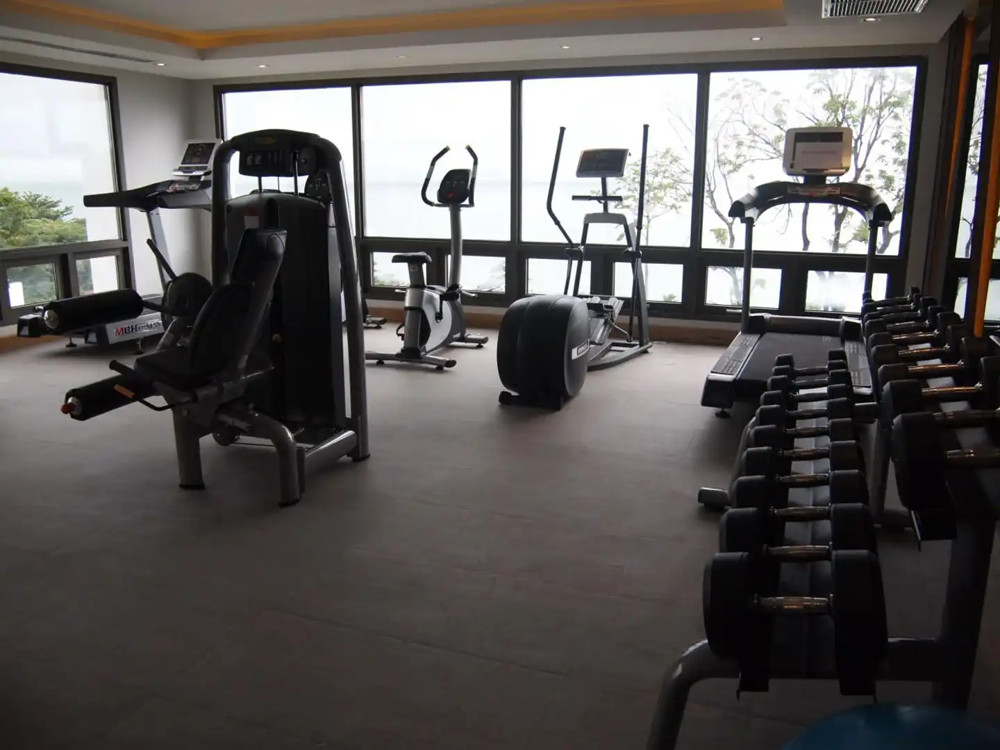Nchantra Pool Suite Residences Sport und Entertainment