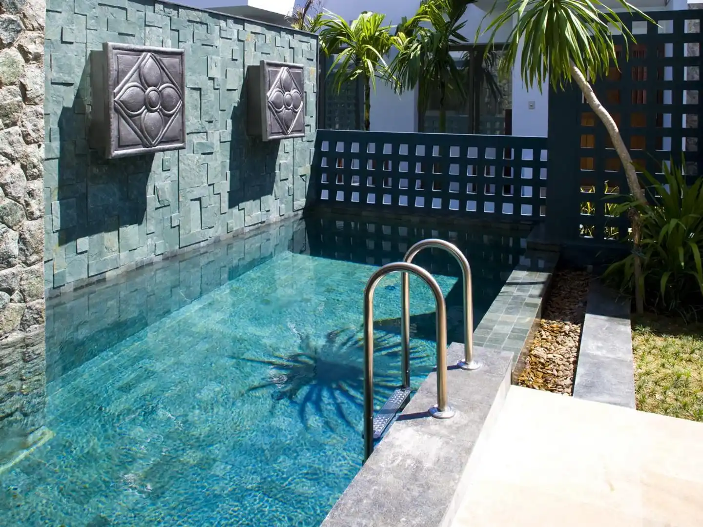 Nchantra Pool Suite Residences Terrasse