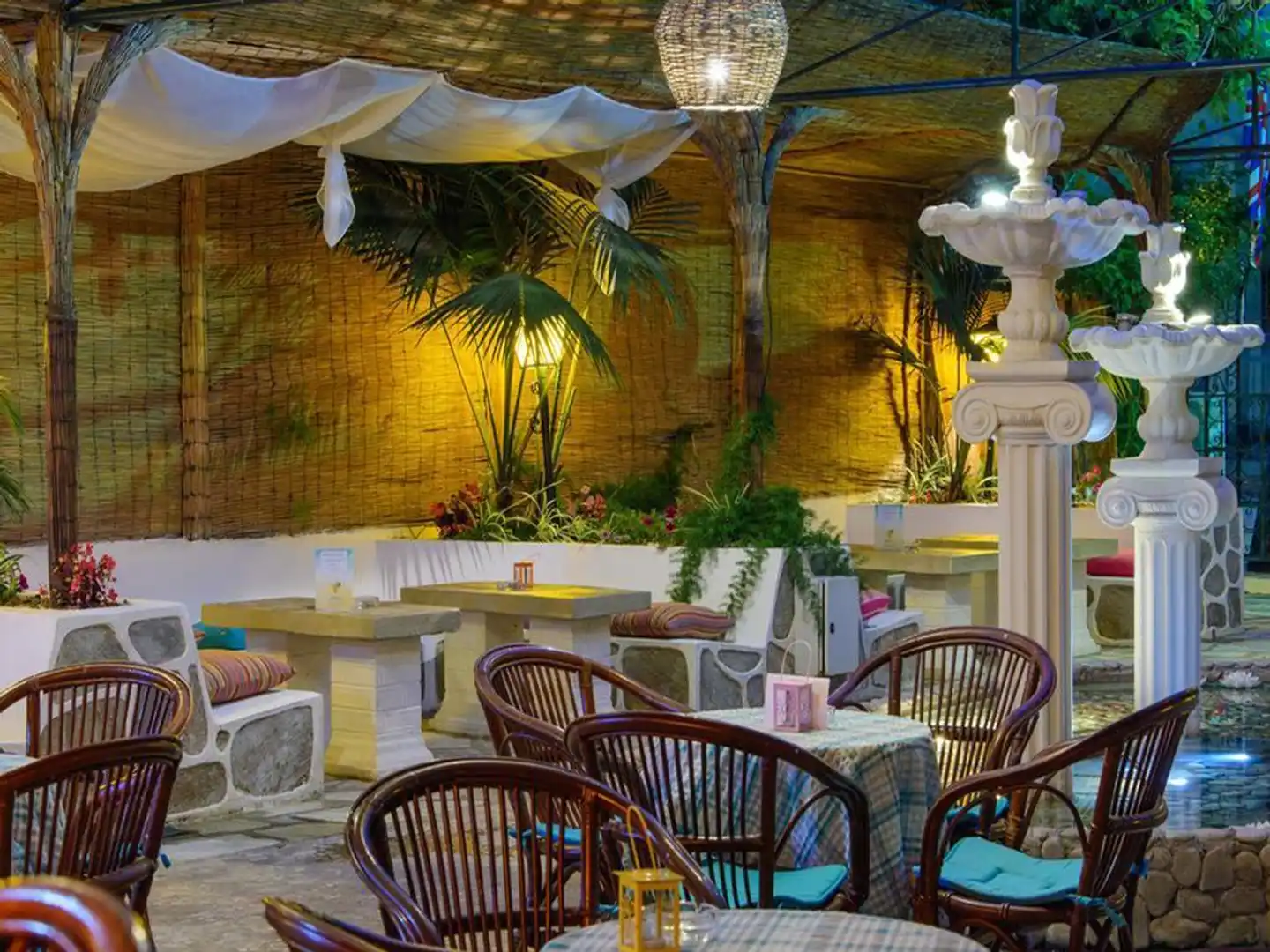 Sirena Beach Hotel Terrasse