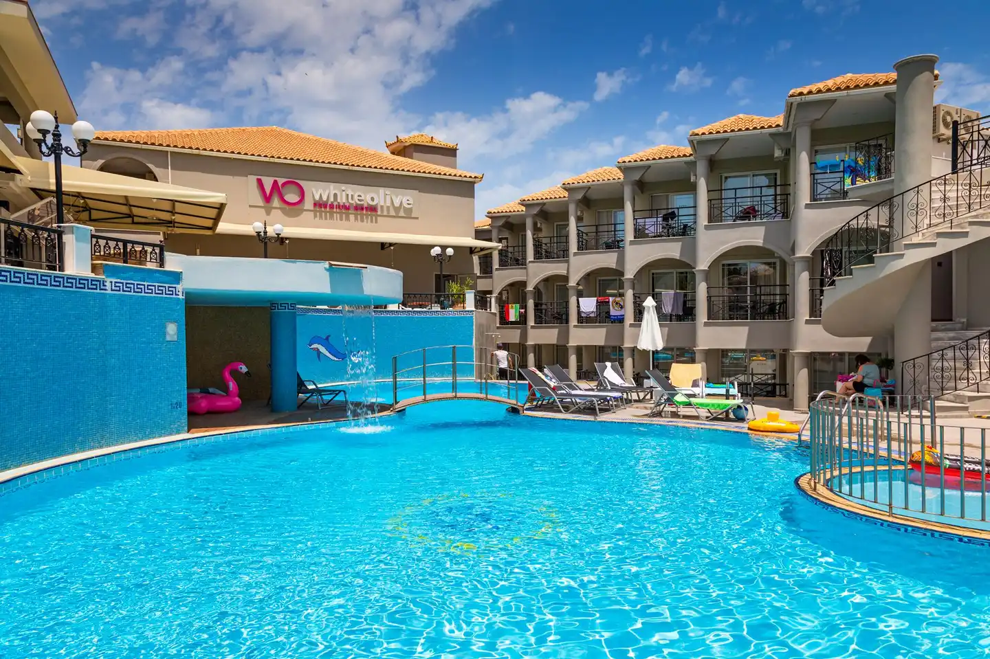 White Olive Premium Hotel Pool