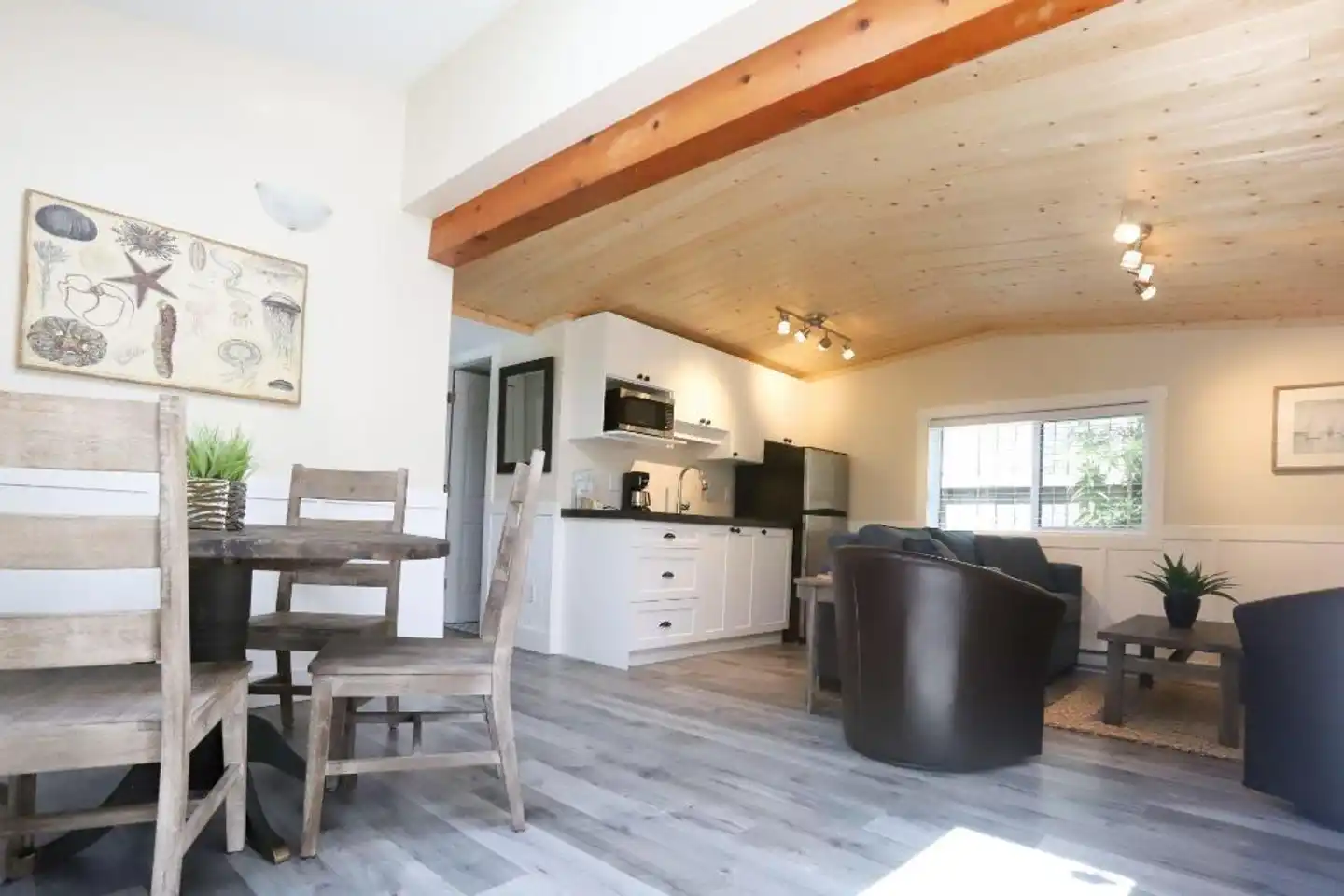 Wild Renfrew Seaside Cottages Terrasse