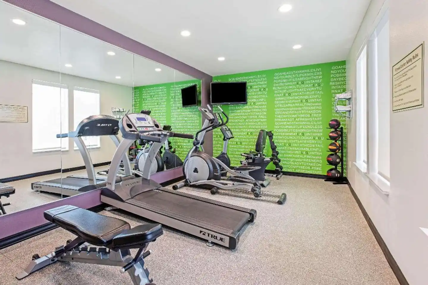 La Quinta Inn & Suites Corpus Christi - Portland Sport und Entertainment