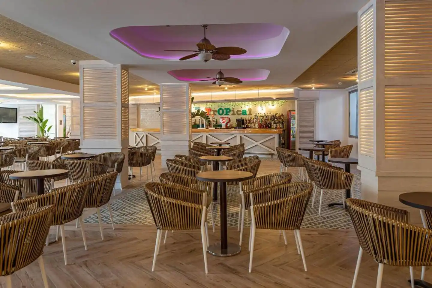 Ambassador Playa II Lobby