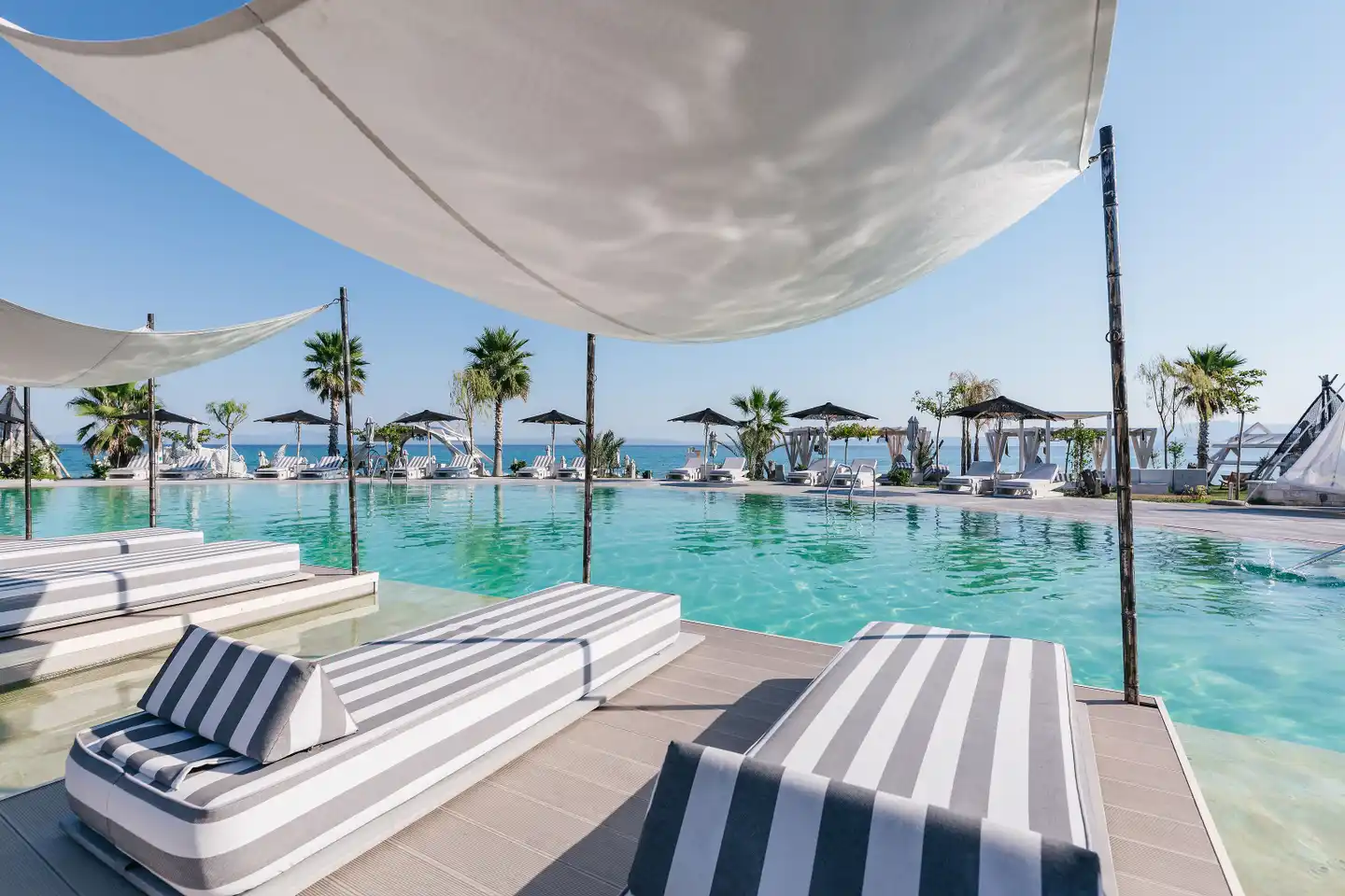 Blue Carpet Luxury Suites Pool