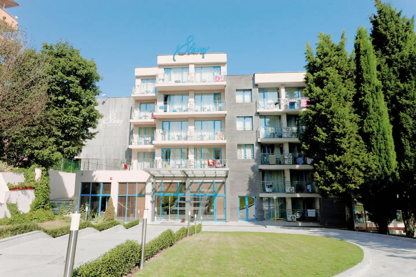 Slavey Aussenansicht