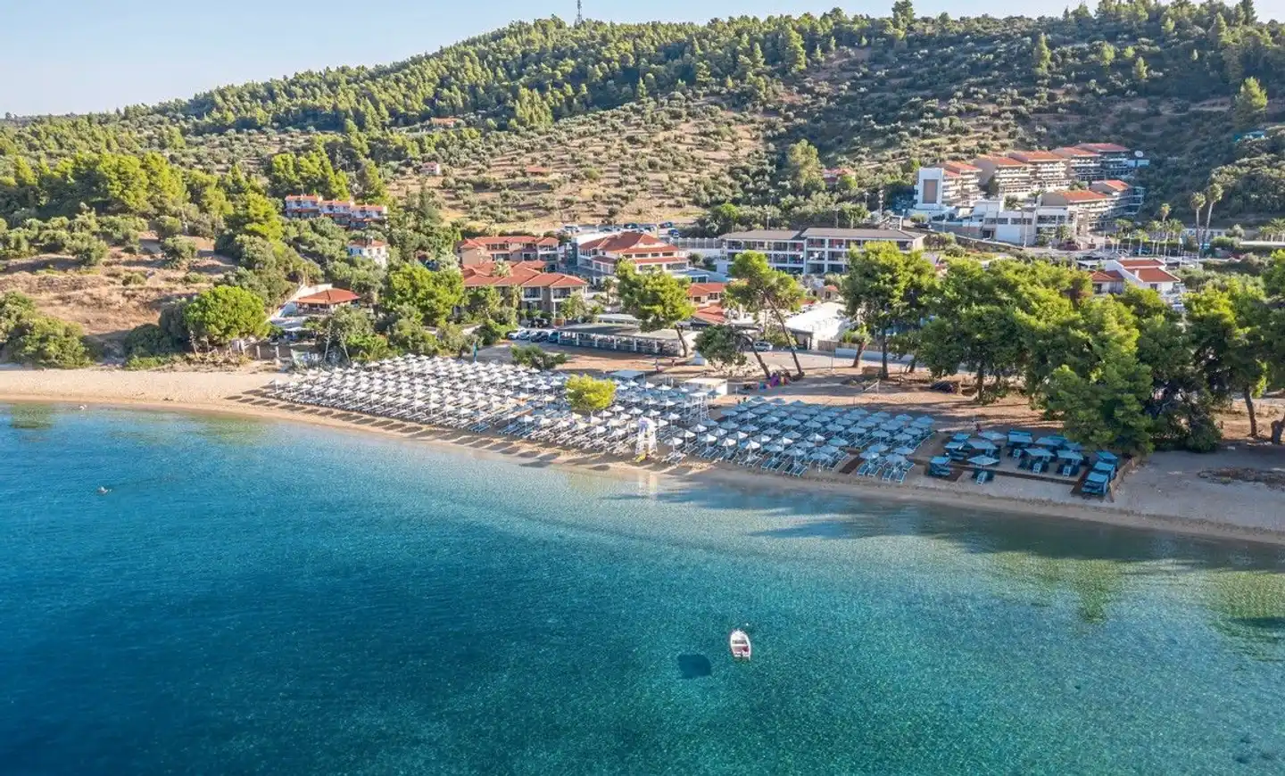 Lagomandra Beach Hotel Landschaft