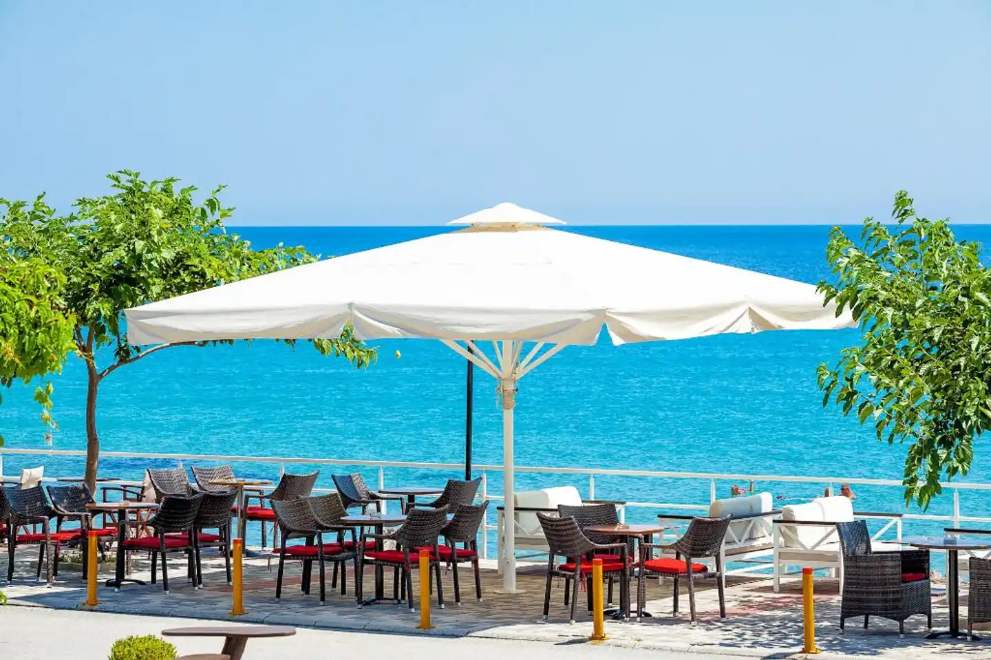 Xenios Dolphin Beach Strand