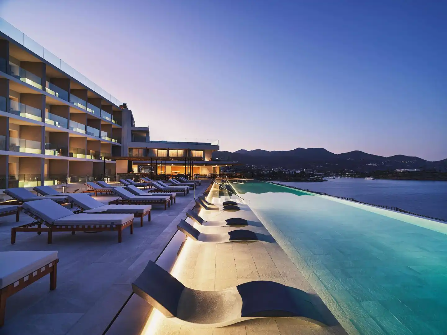 Niko Seaside Resort Crete MGallery Terrasse