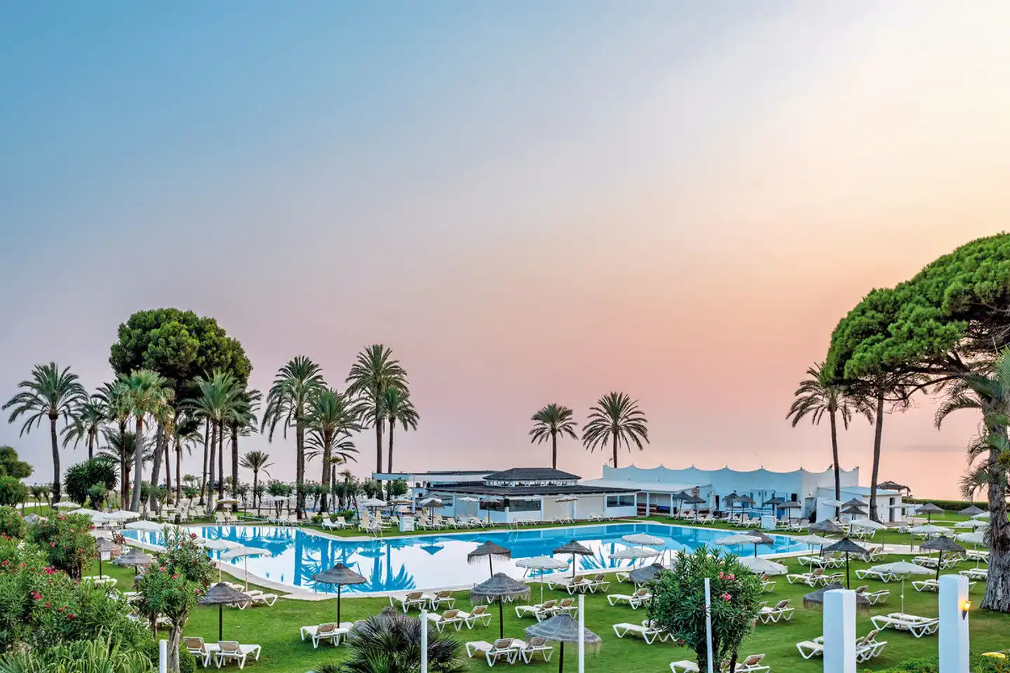 Sol Marbella Estepona · Atalaya Park Pool