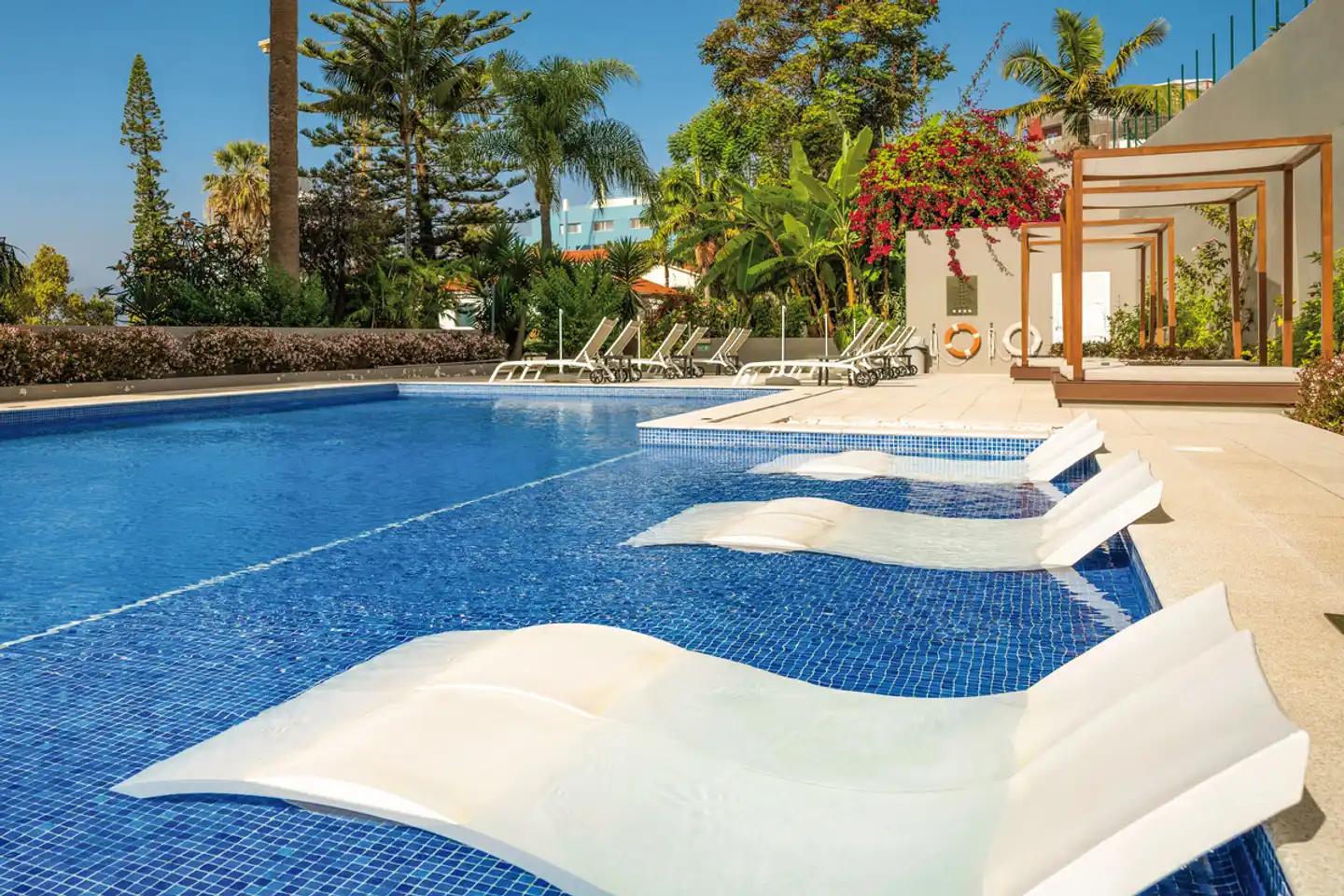 Girassol Pool