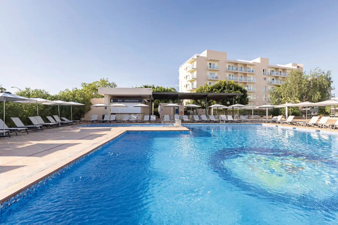 Invisa Es Pla Pool